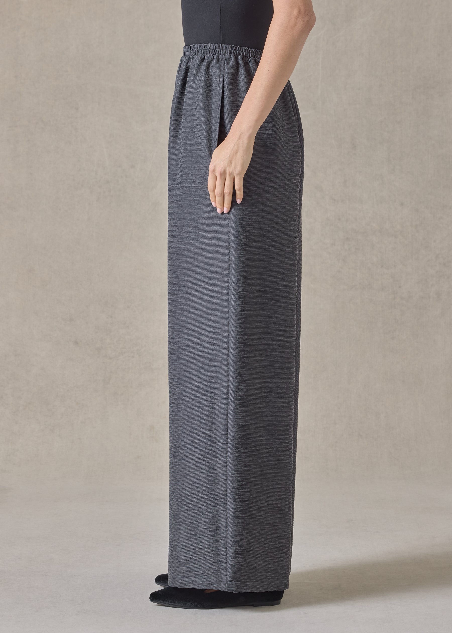 midweight silk plisse flared trouser (slate)