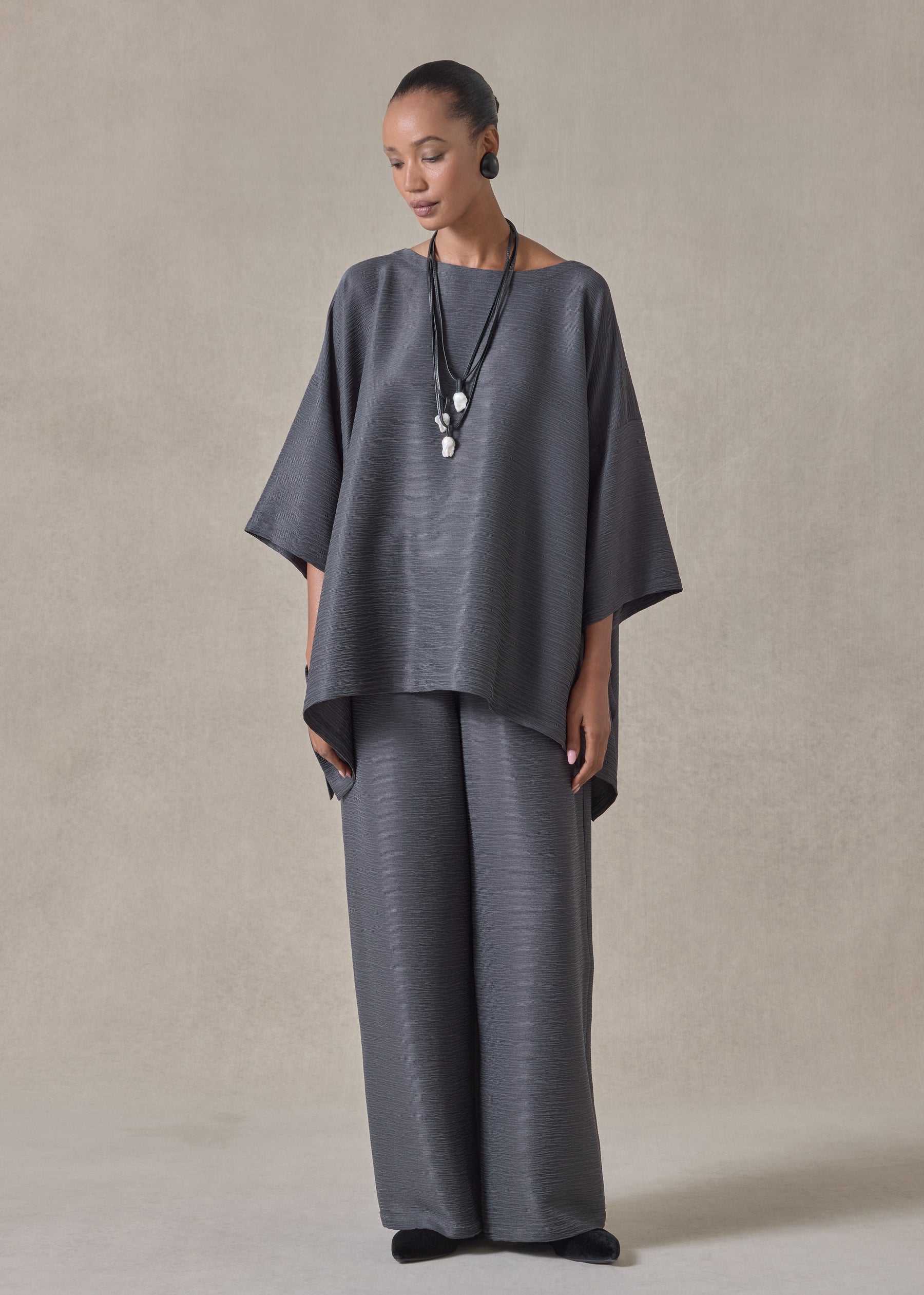 midweight silk plissé dps scoop neck top - mid plus (slate)