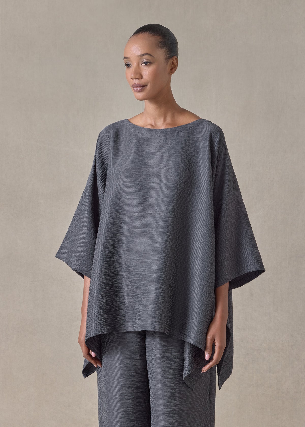 midweight silk plissé dps scoop neck top - mid plus (slate)