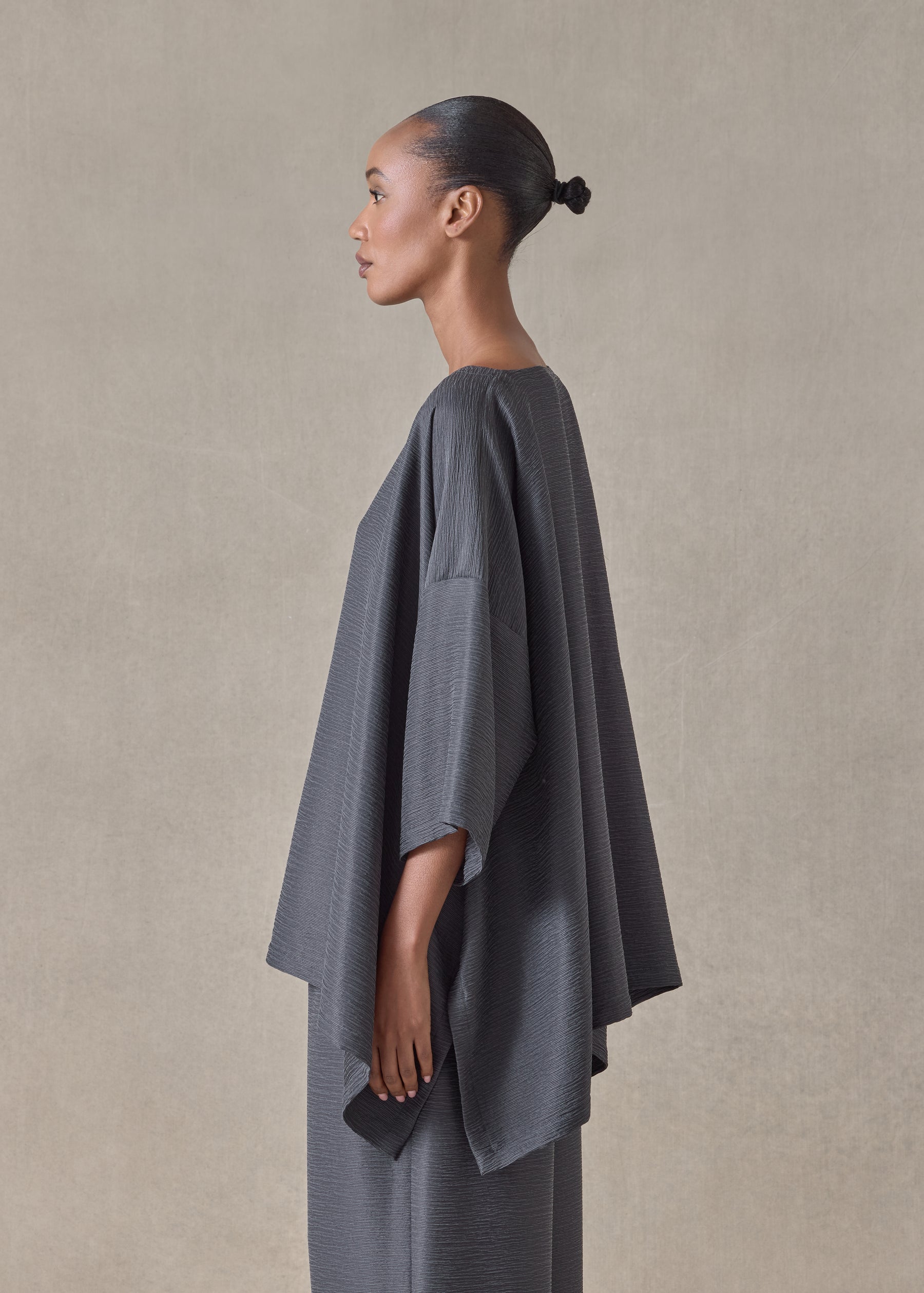 midweight silk plissé dps scoop neck top - mid plus (slate)