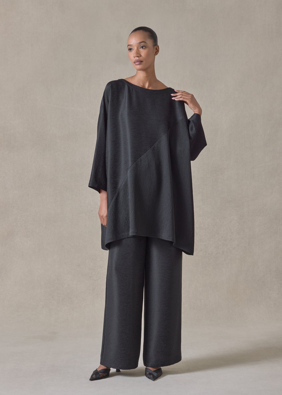 midweight silk plisse wide a-line scoop neck top - long plus (black)
