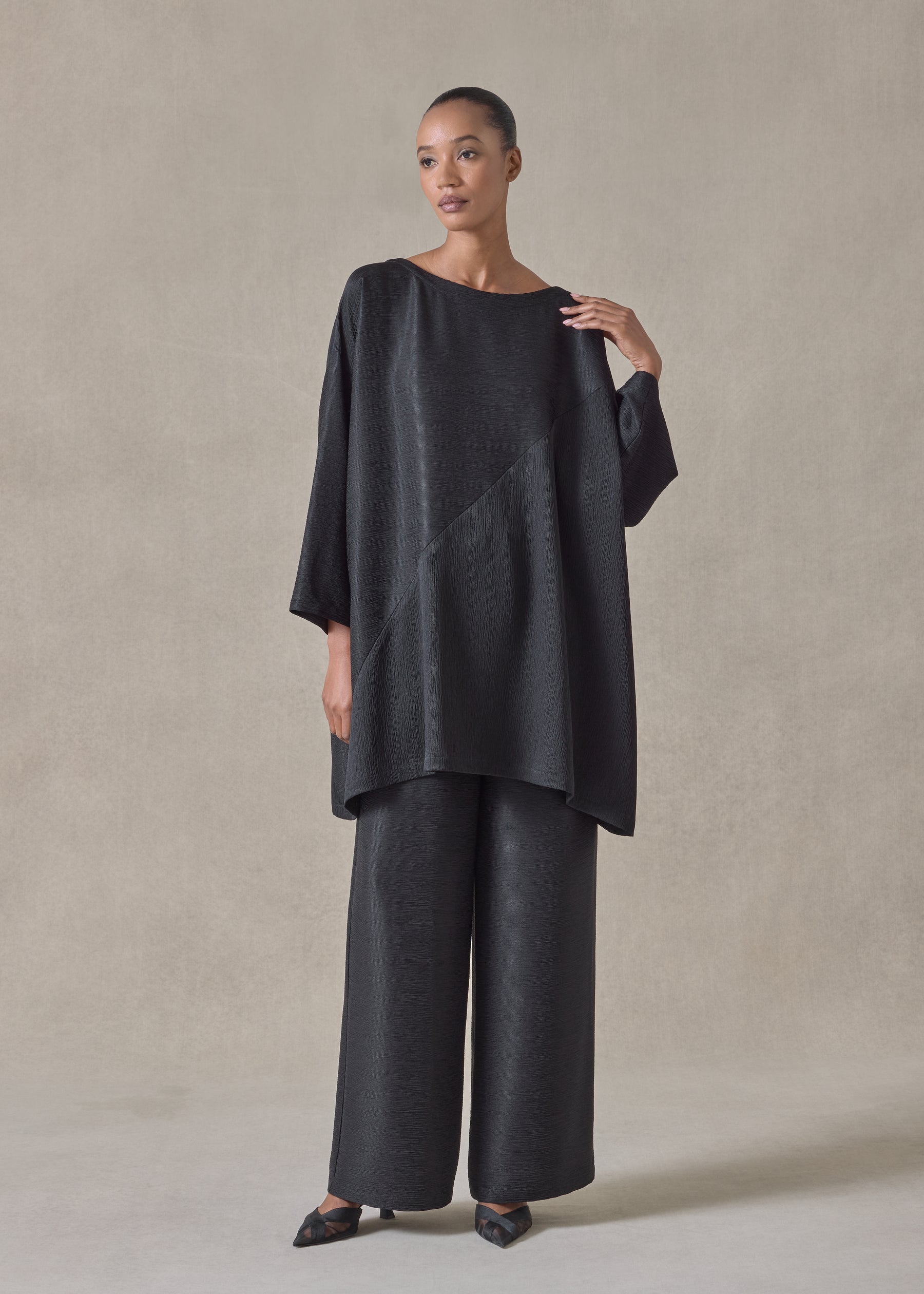 midweight silk plisse wide a-line scoop neck top - long plus (black)