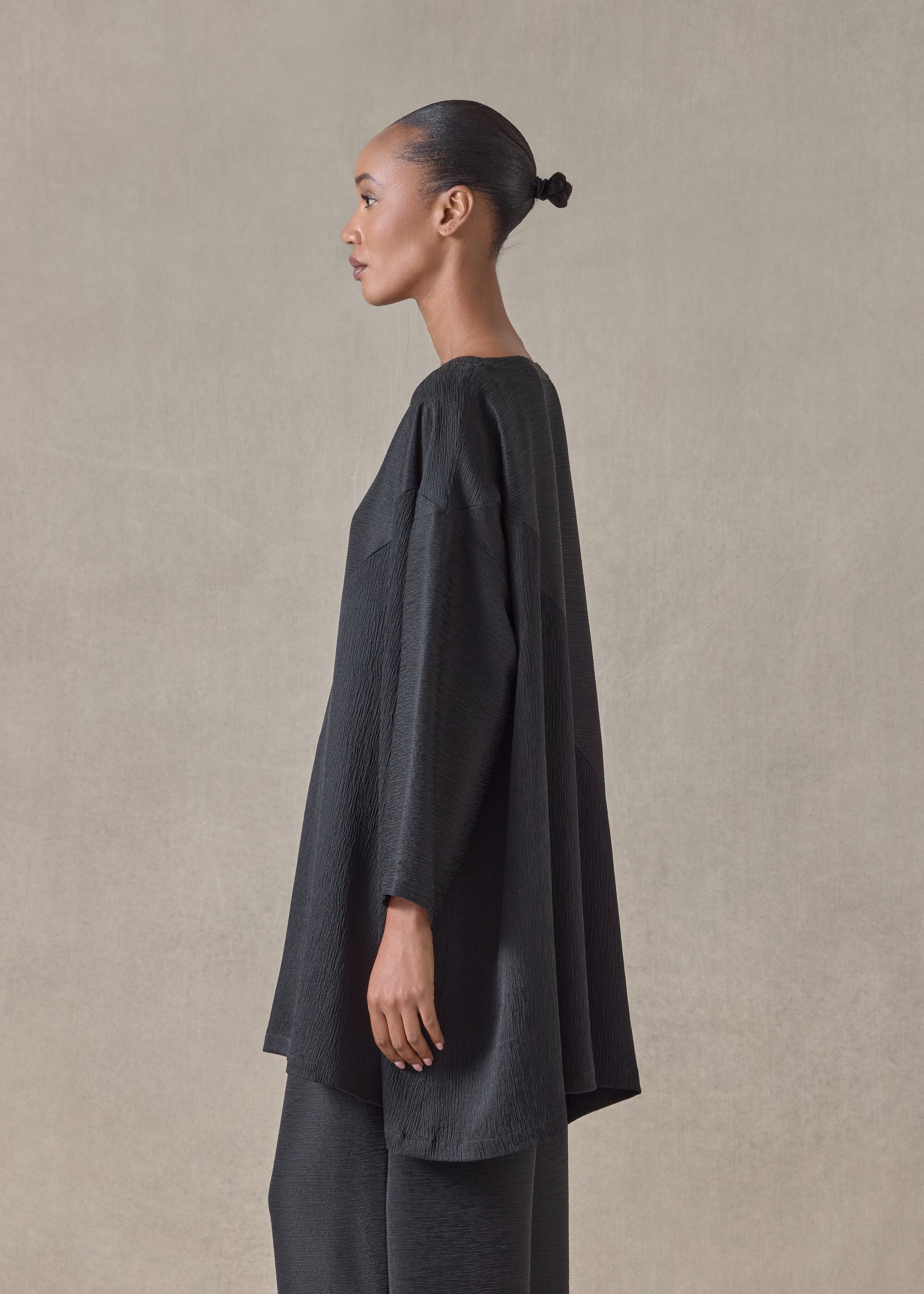midweight silk plisse wide a-line scoop neck top - long plus (black)