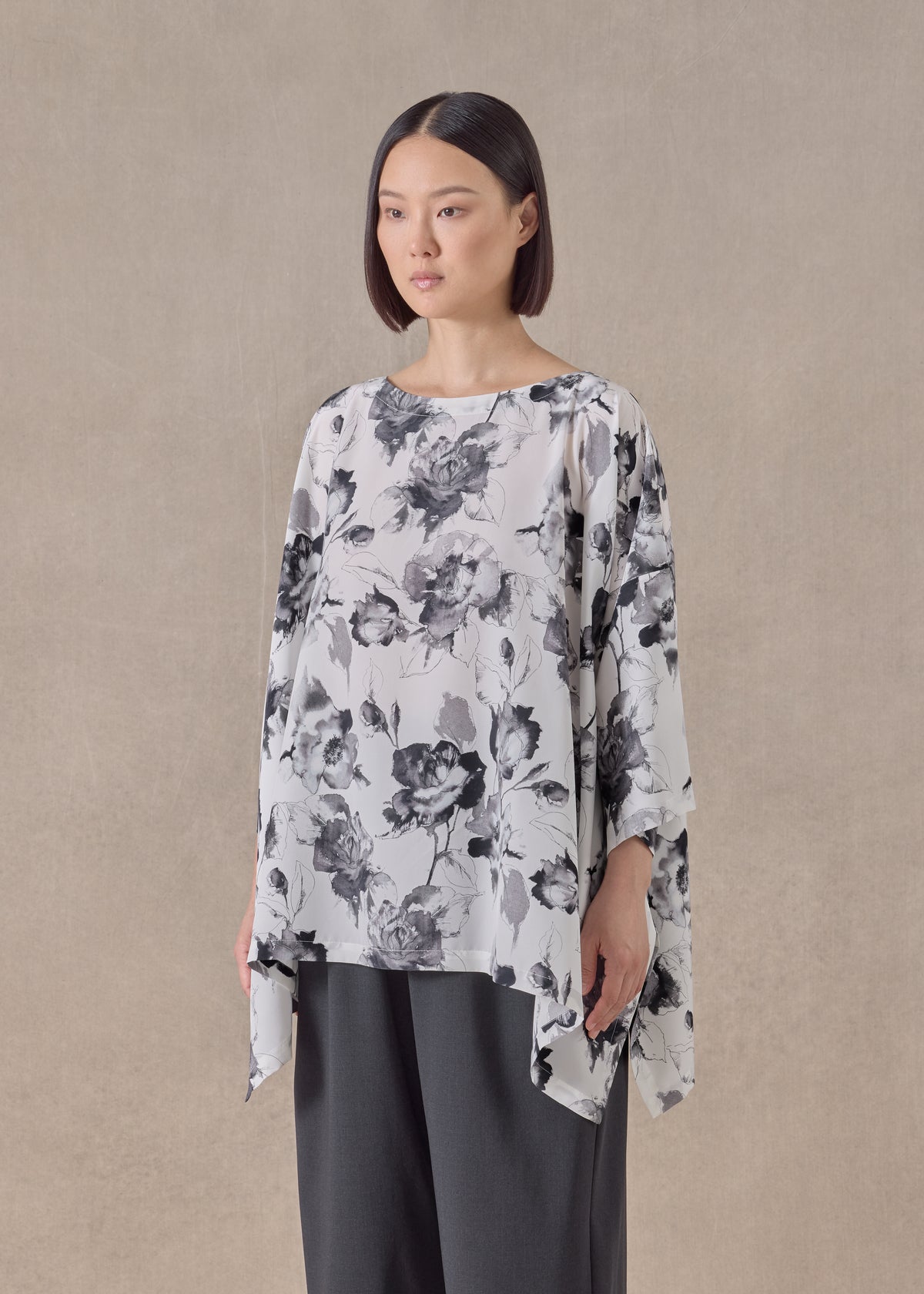 silk dps scoop neck top - mid plus (monochrome)