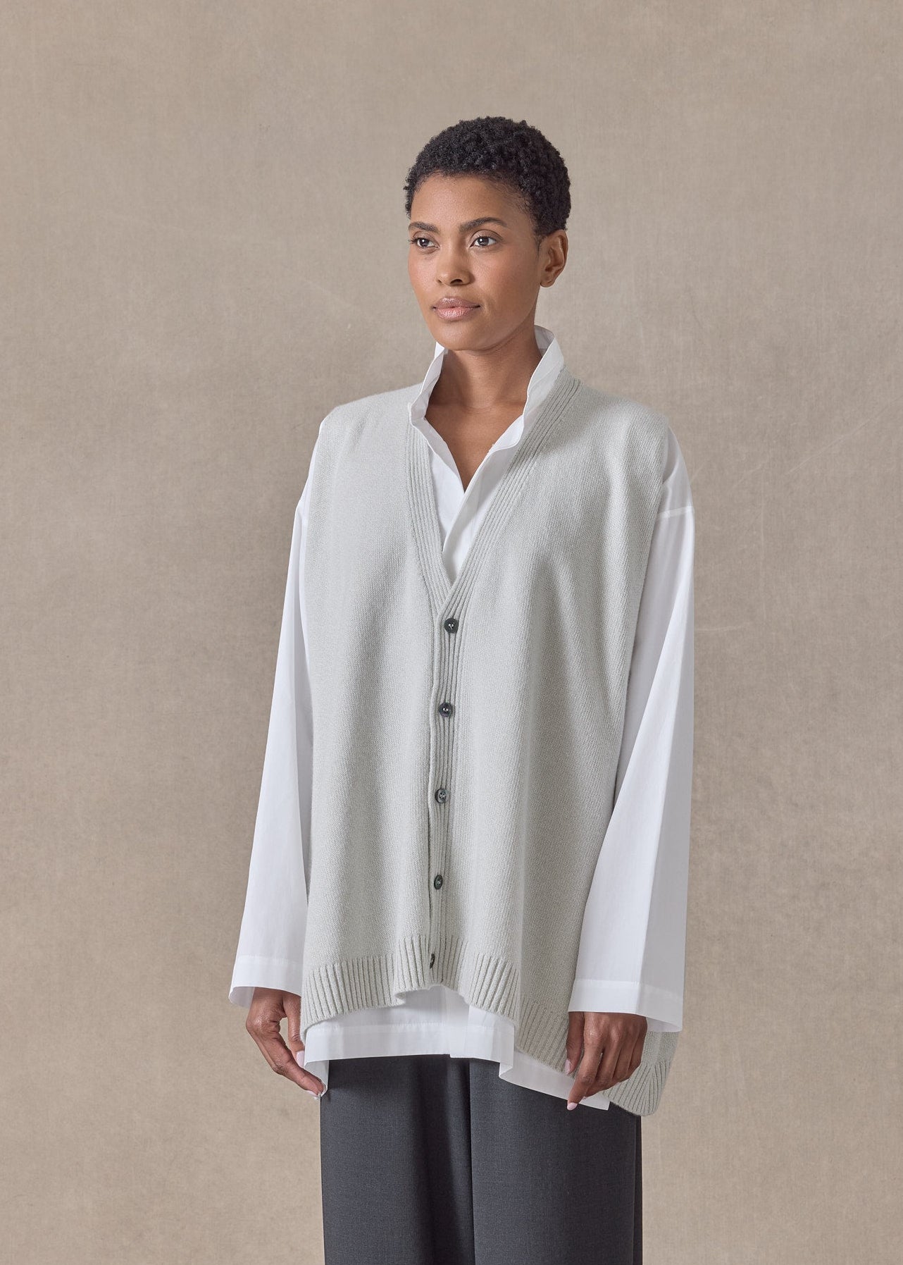 cashmere a-line sleeveless v neck cardigan - mid plus  (ashgrey)