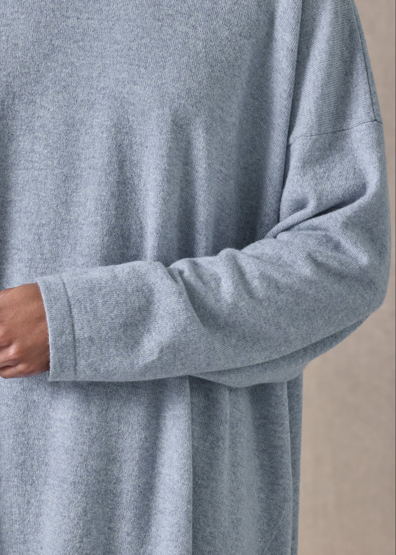 cashmere angle-to-front round neck - mid plus (bluevintage)
