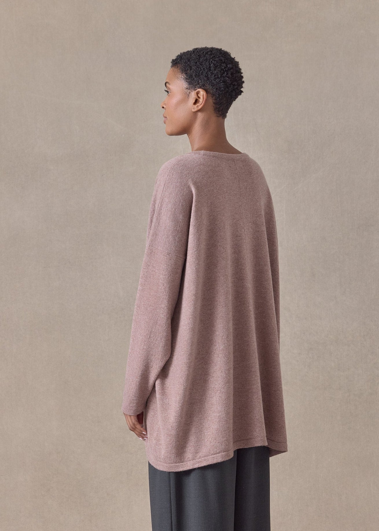 cashmere angle-to-front round neck - long (smokyquartz)