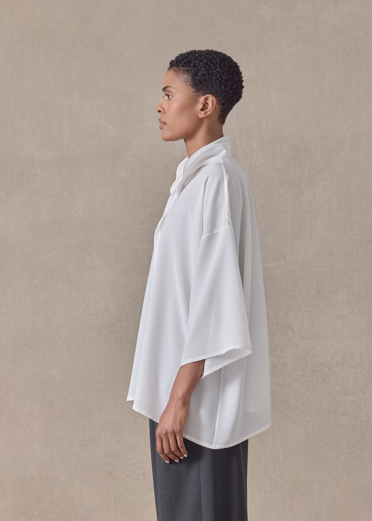 lightweight crepe a-line short sleeve shirt with double stand collar - mid  (white)