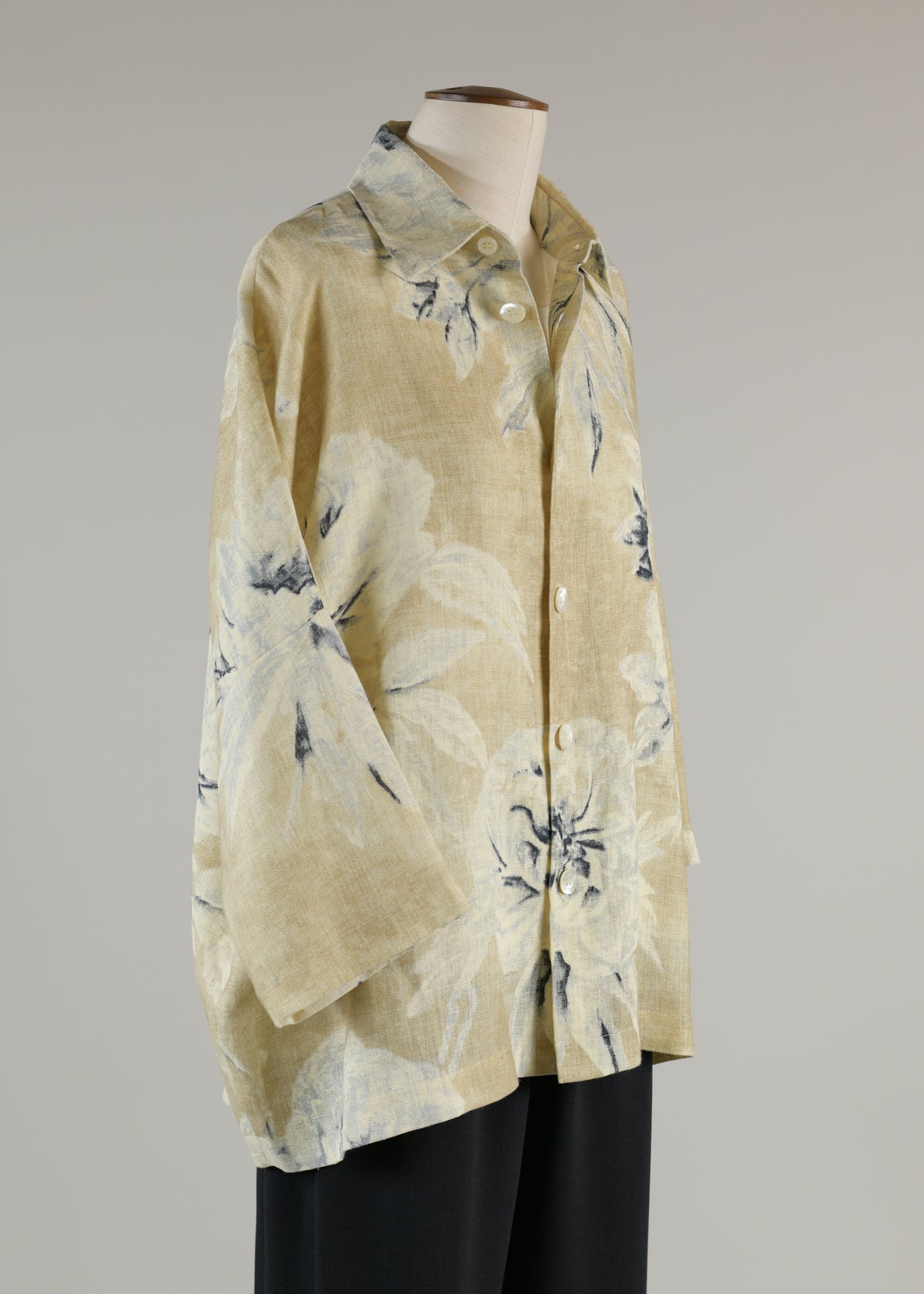 sloped shoulder jacket with collar - long