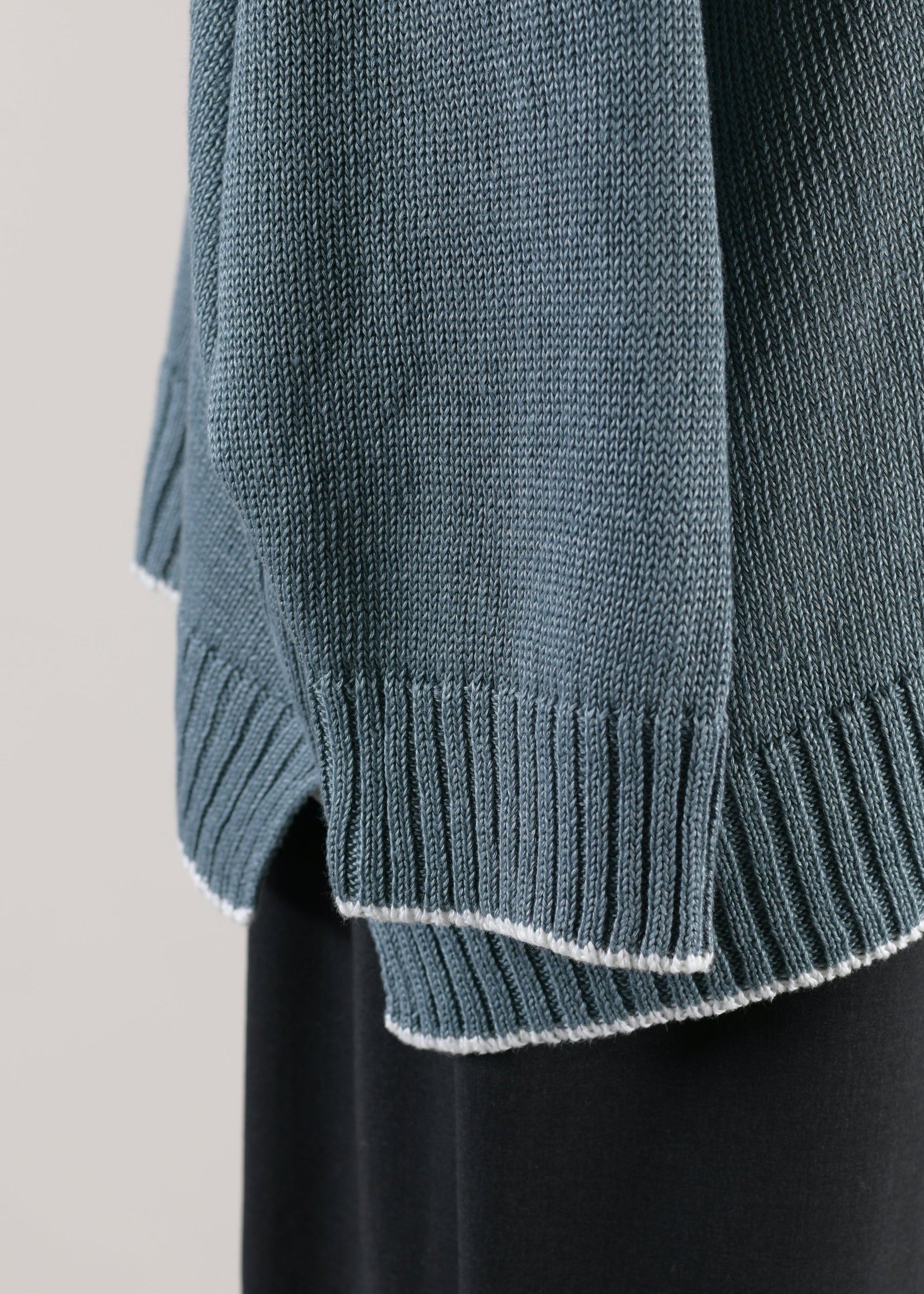 linen 3/4 width v neck cardigan - mid plus (bluestorm/white)