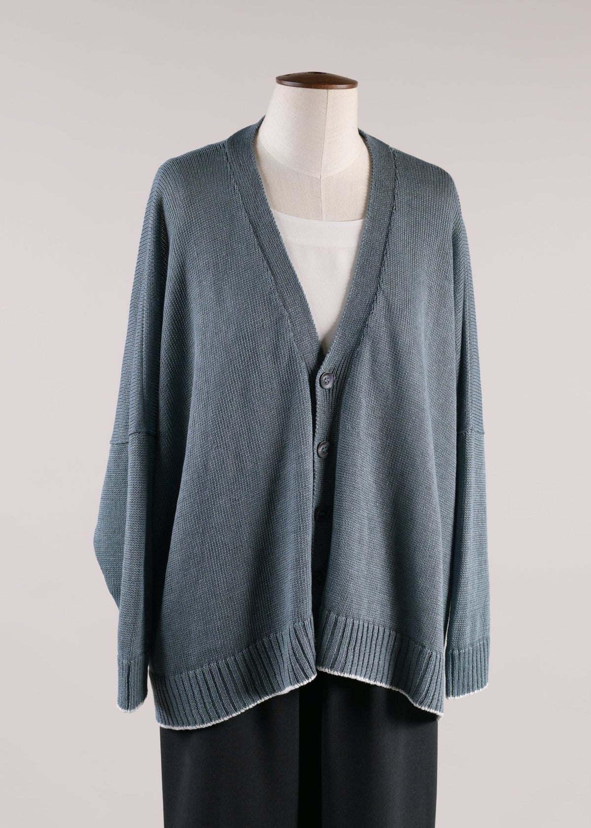 linen 3/4 width v neck cardigan - mid plus (bluestorm/white)