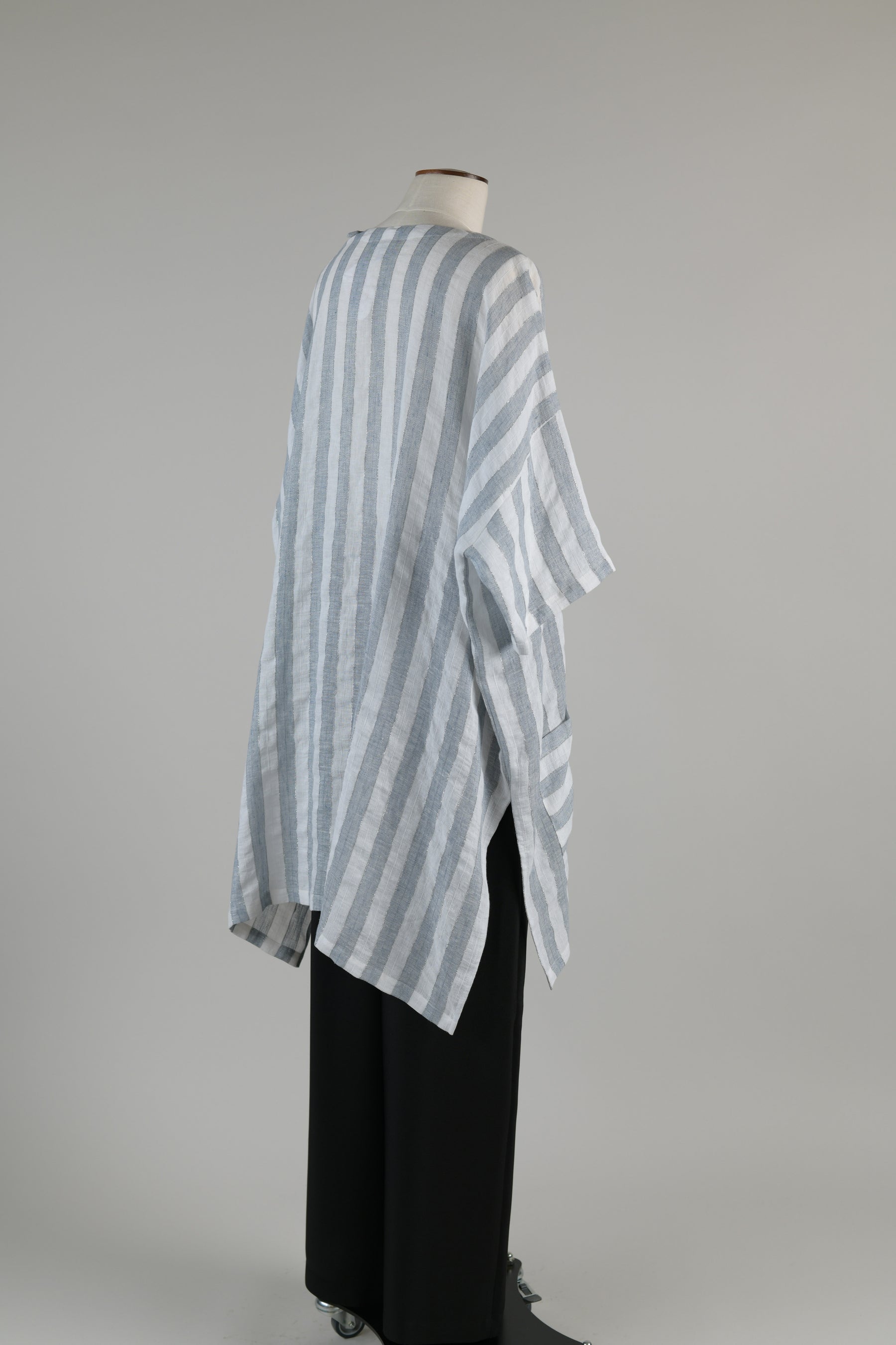 wide longer back collarless shirt - v long w/slits