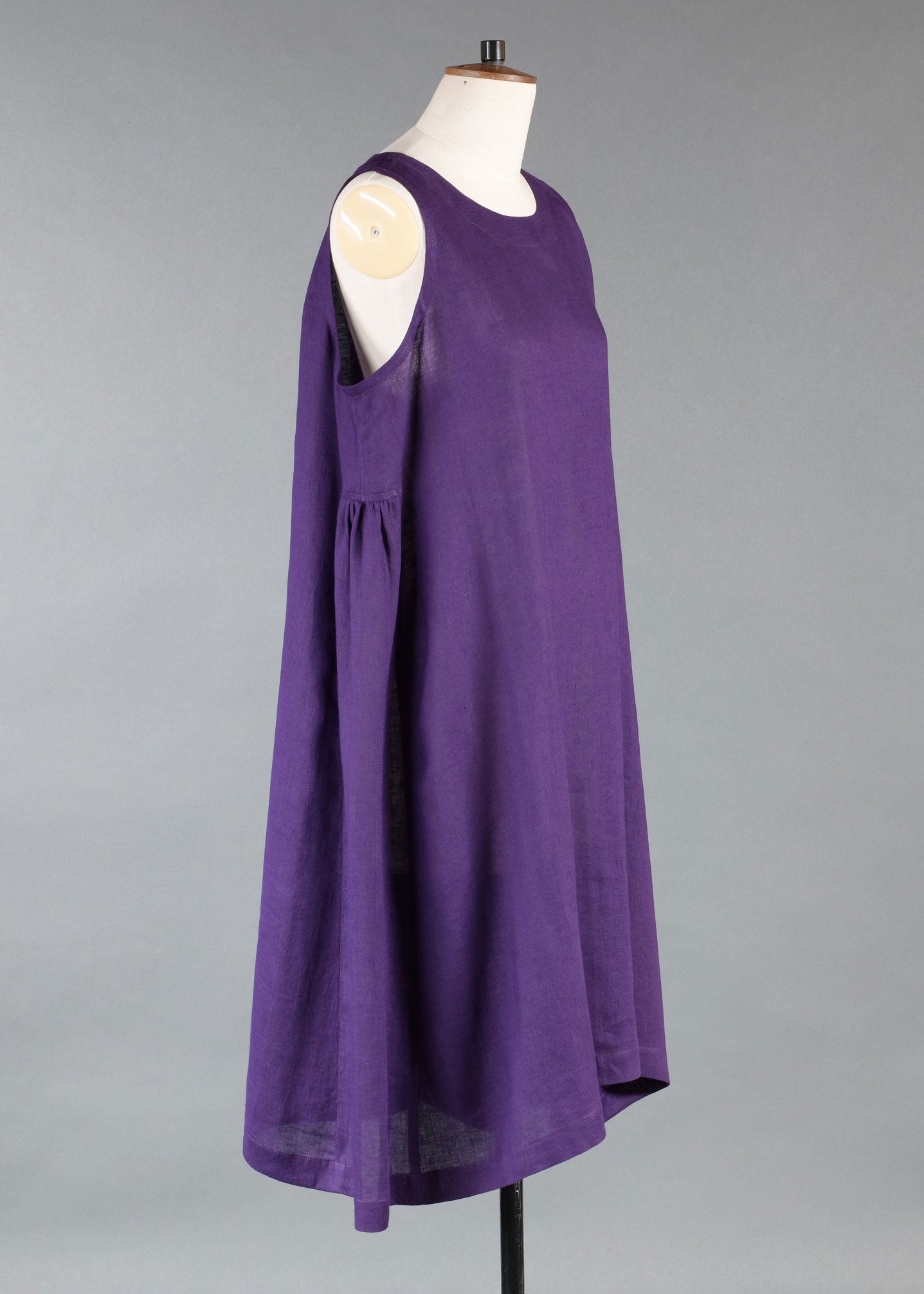 linen 3/4 length side pleated sleeveless dress