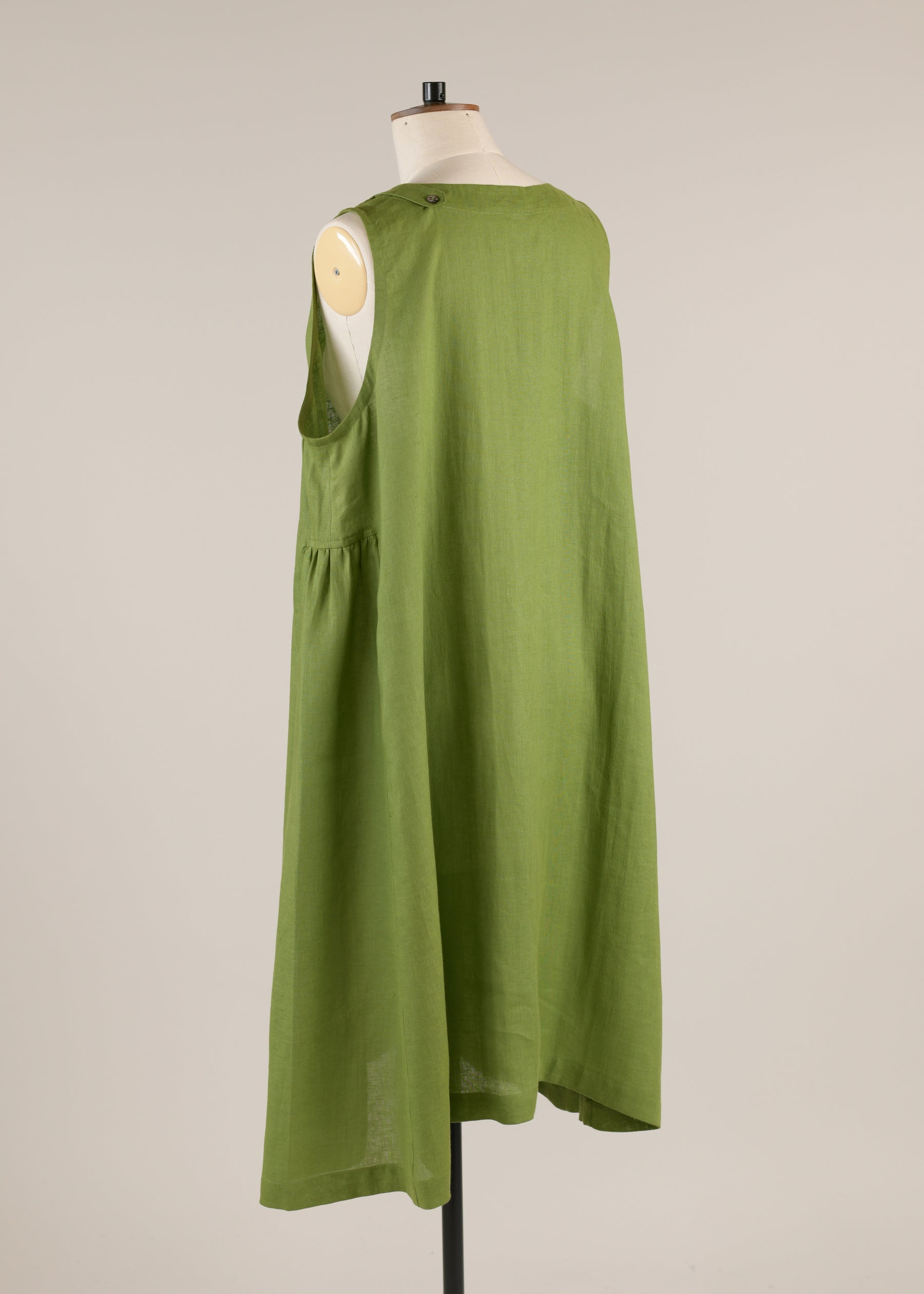 linen 3/4 length side pleated sleeveless dress