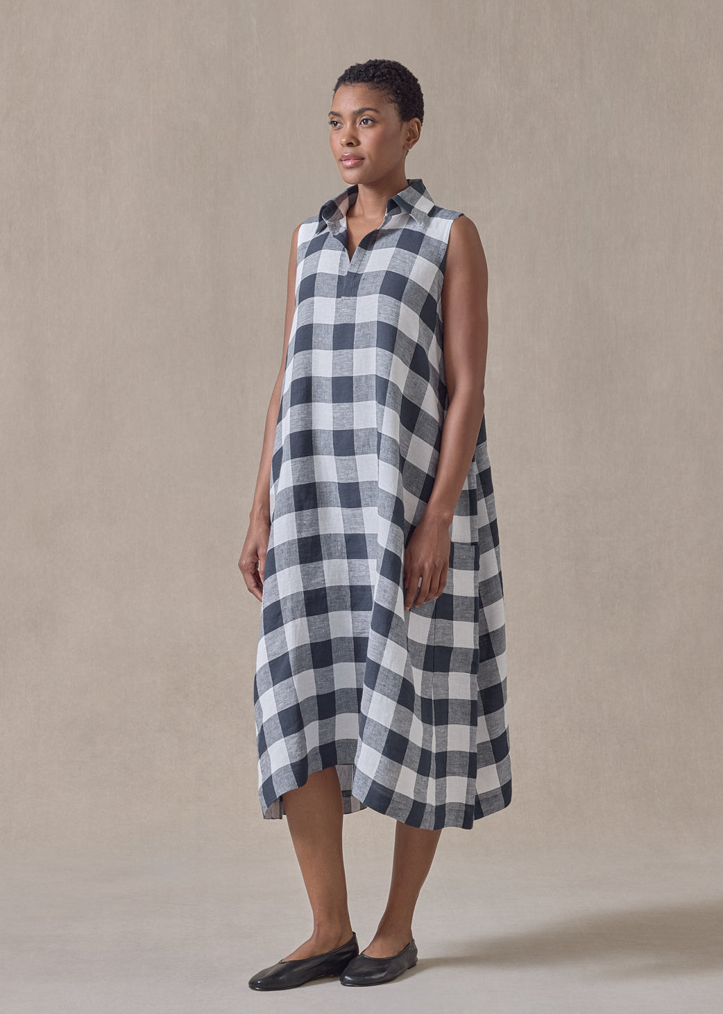 linen 3/4 length side pleat sleeveless dress with collar (navy)