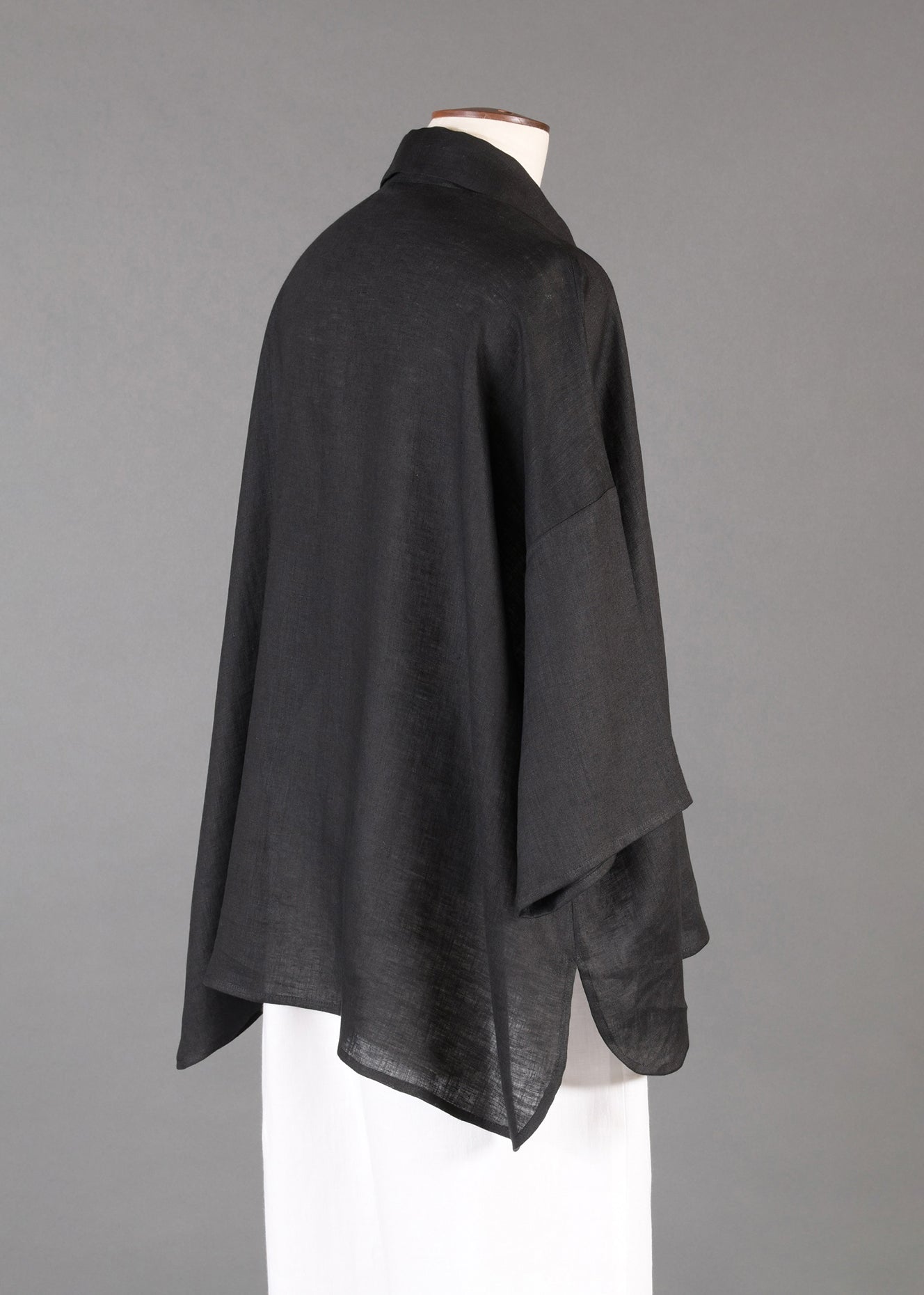 linen sloped shoulder wide a-line short sleeve shirt with collar - mid in black