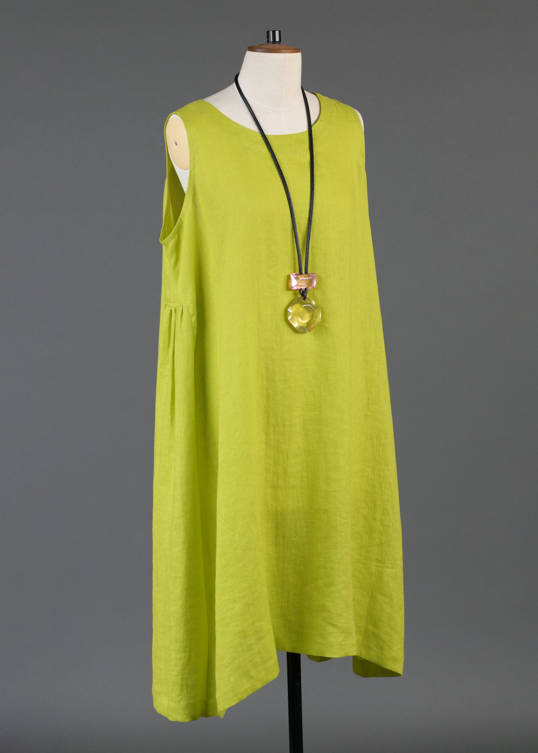 linen 3/4 length side pleated sleeveless dress in greenlemon