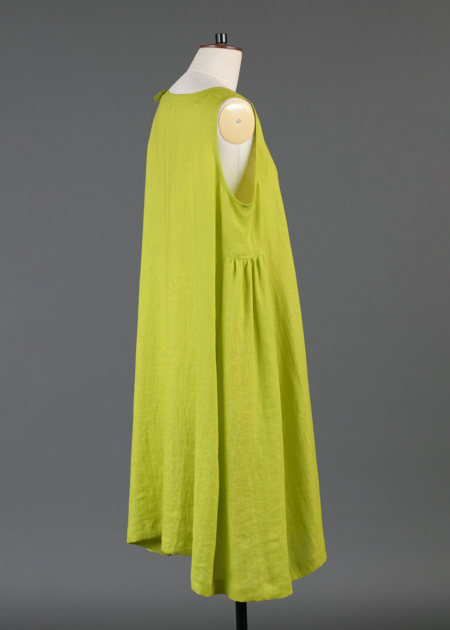 linen 3/4 length side pleated sleeveless dress in greenlemon