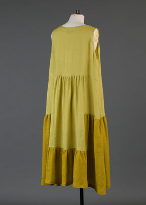 linen two tone tiered pleated sleeveless dress in dijon mix