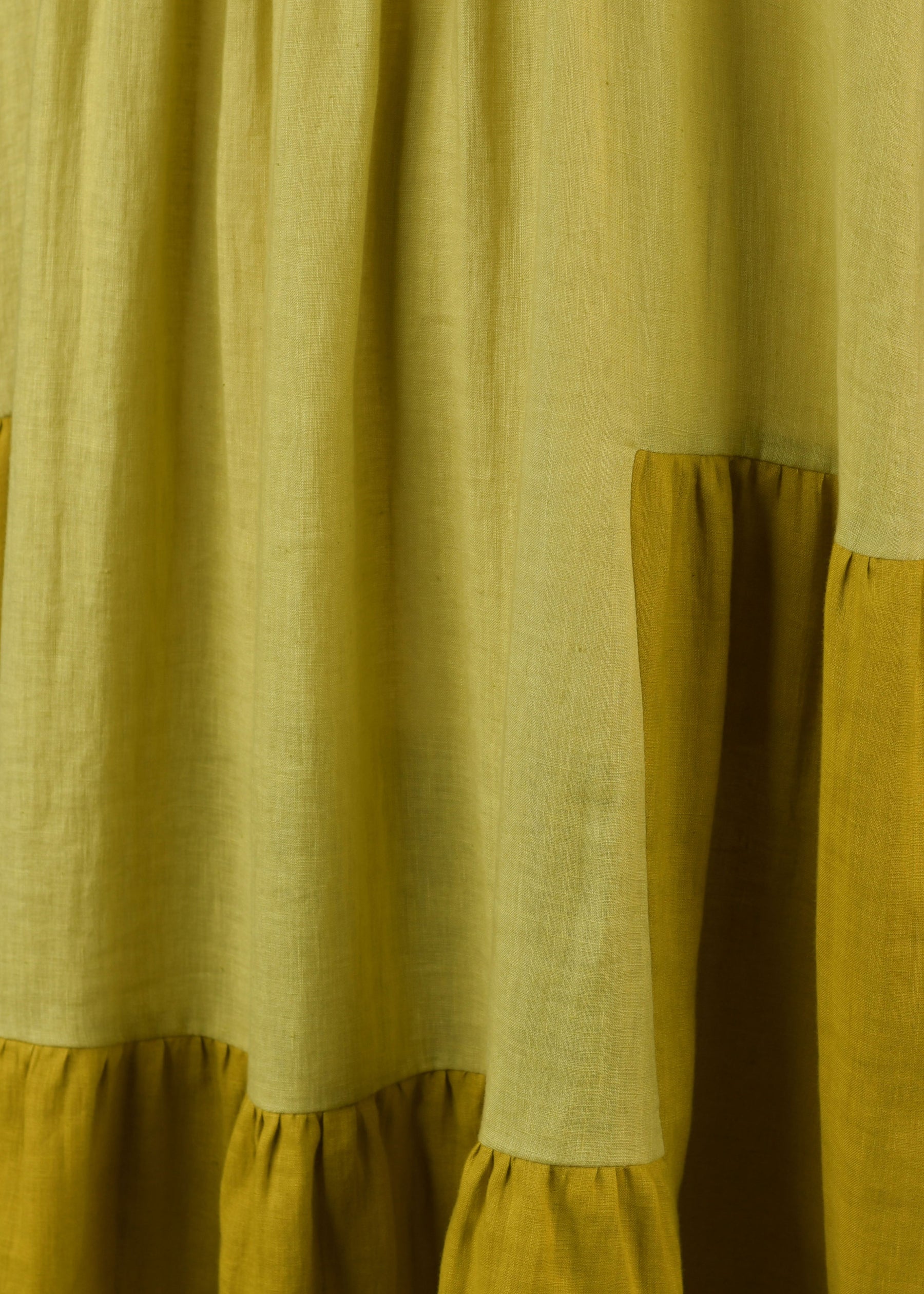 linen two tone tiered pleated sleeveless dress in dijon mix