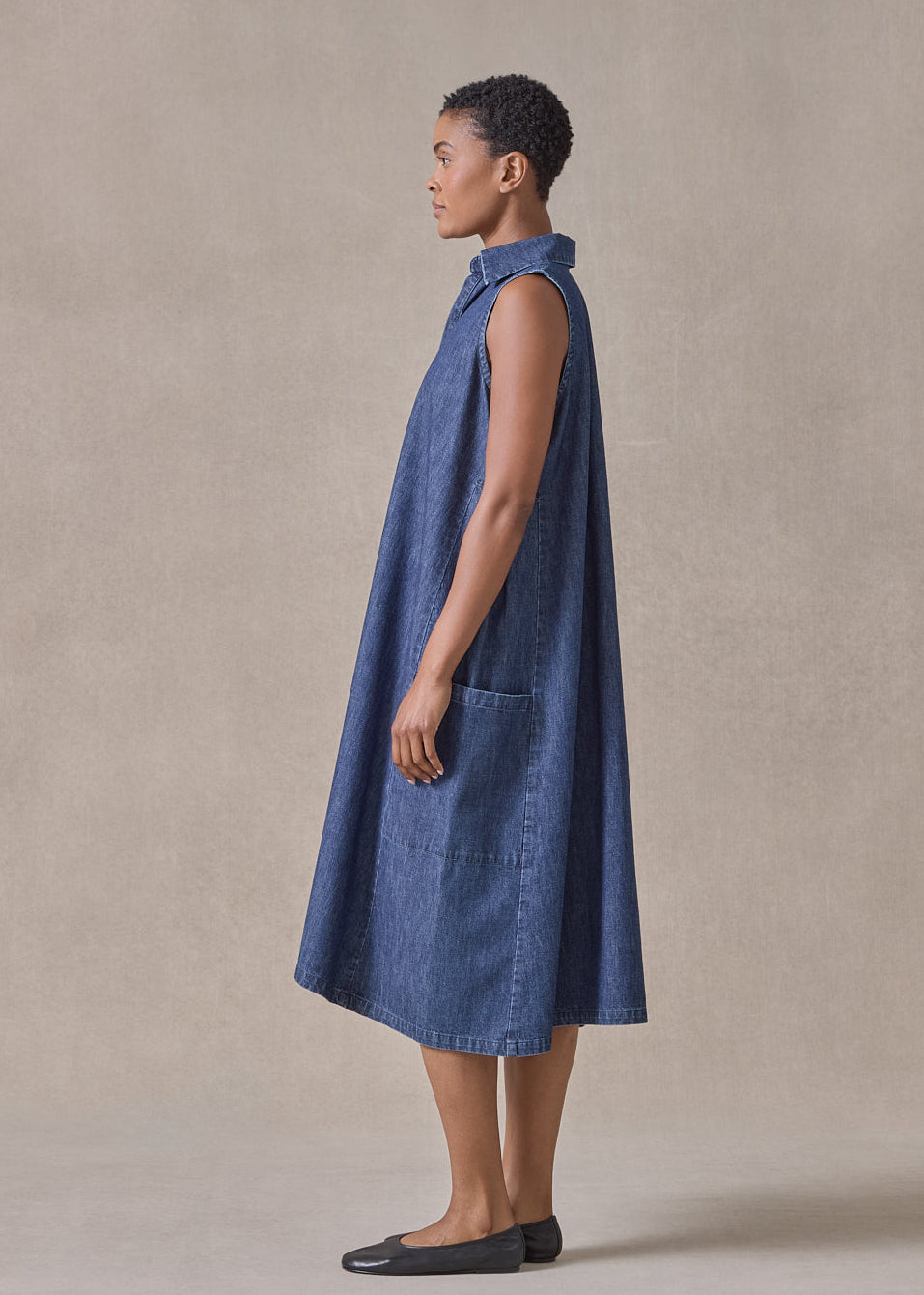 cotton denim 3/4 length pleat sleeveless dress with collar and front placket opening (jeandark)