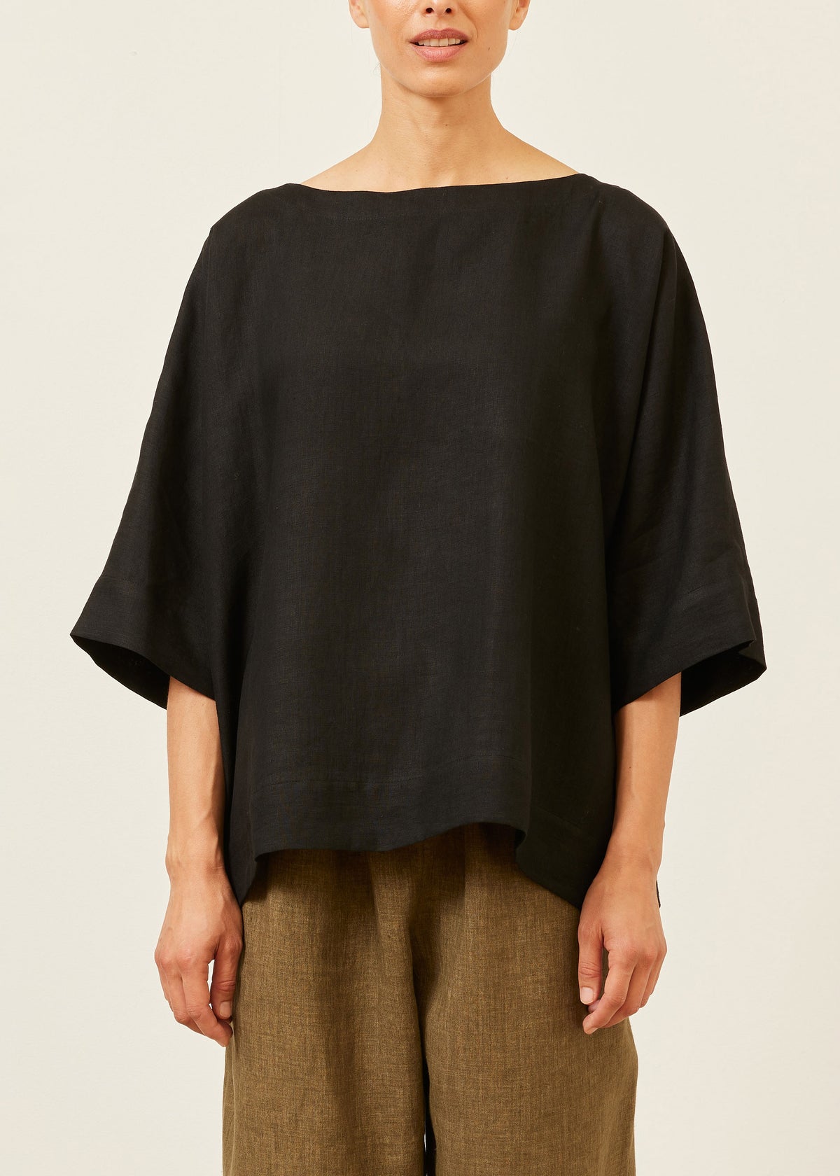 linen scoop neck 3/4 sleeve top with hembands - mid plus