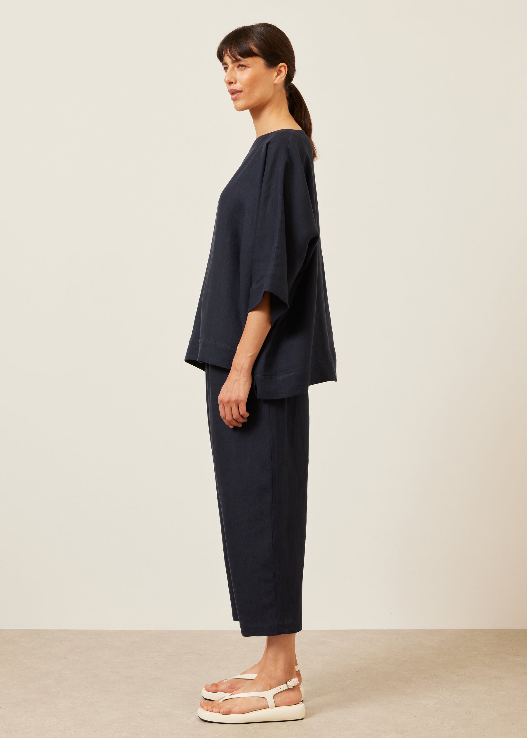 linen scoop neck 3/4 sleeve top with hembands - mid plus