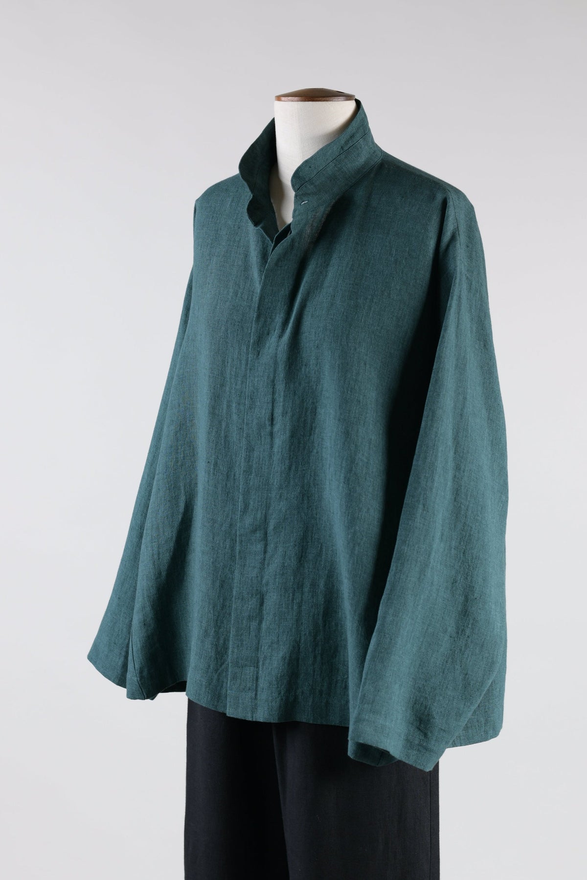 linen side panelled shirt with double stand collar - mid plus (tealgreen)