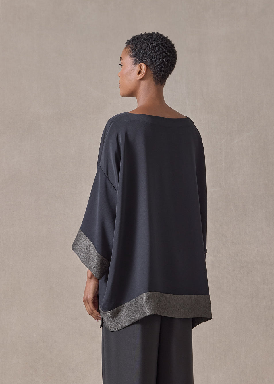silk and lamé  3/4 sleeve scoop neck tunic - long (black with mossdark)