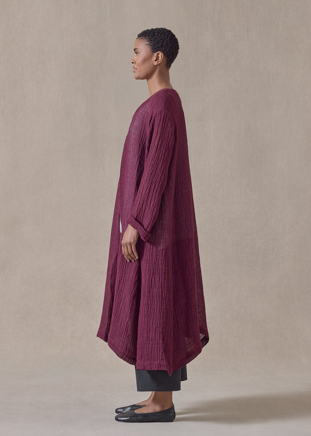 linen guaze 3/4 length side pleated round neck coat (cochineal)