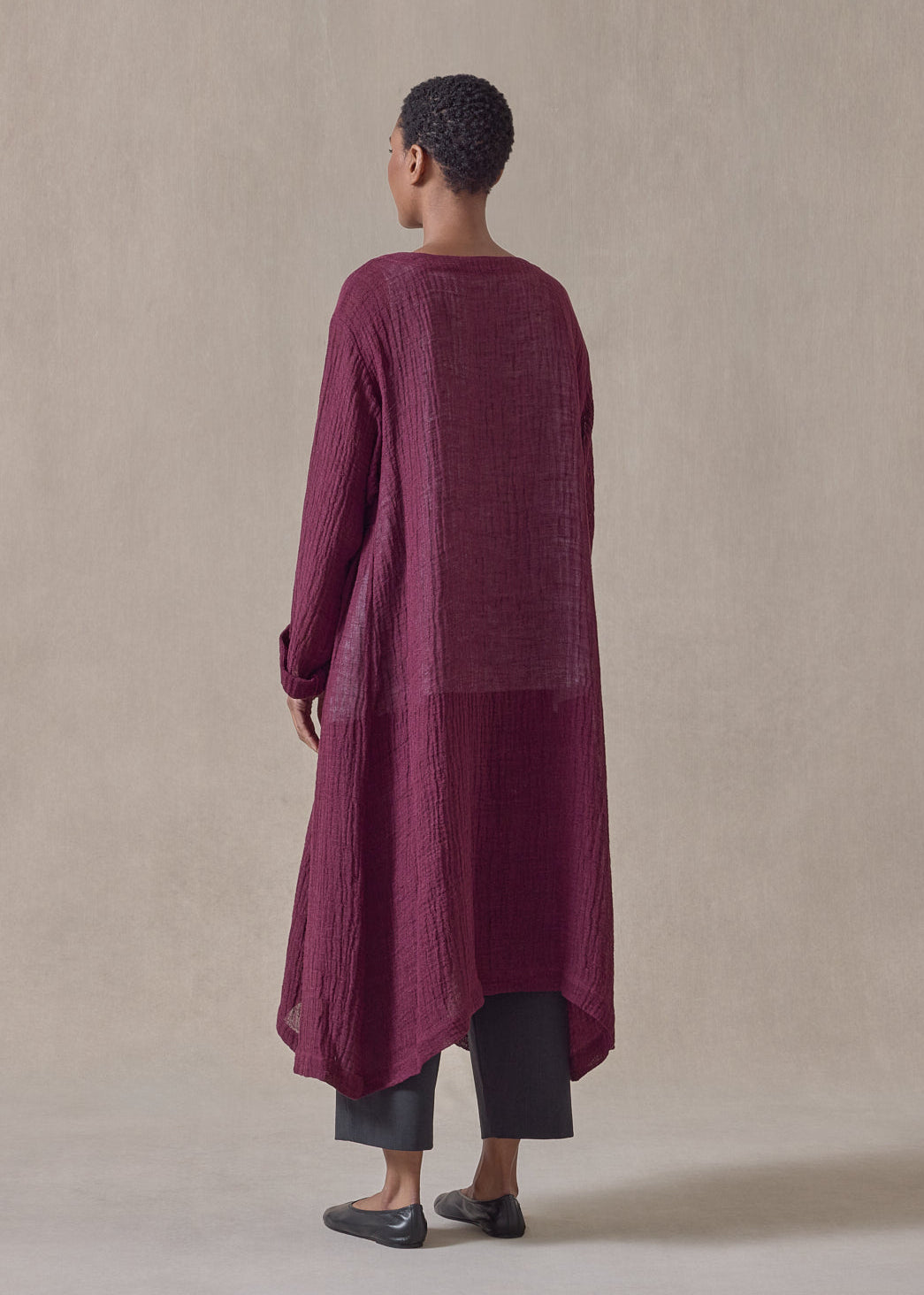 linen guaze 3/4 length side pleated round neck coat (cochineal)
