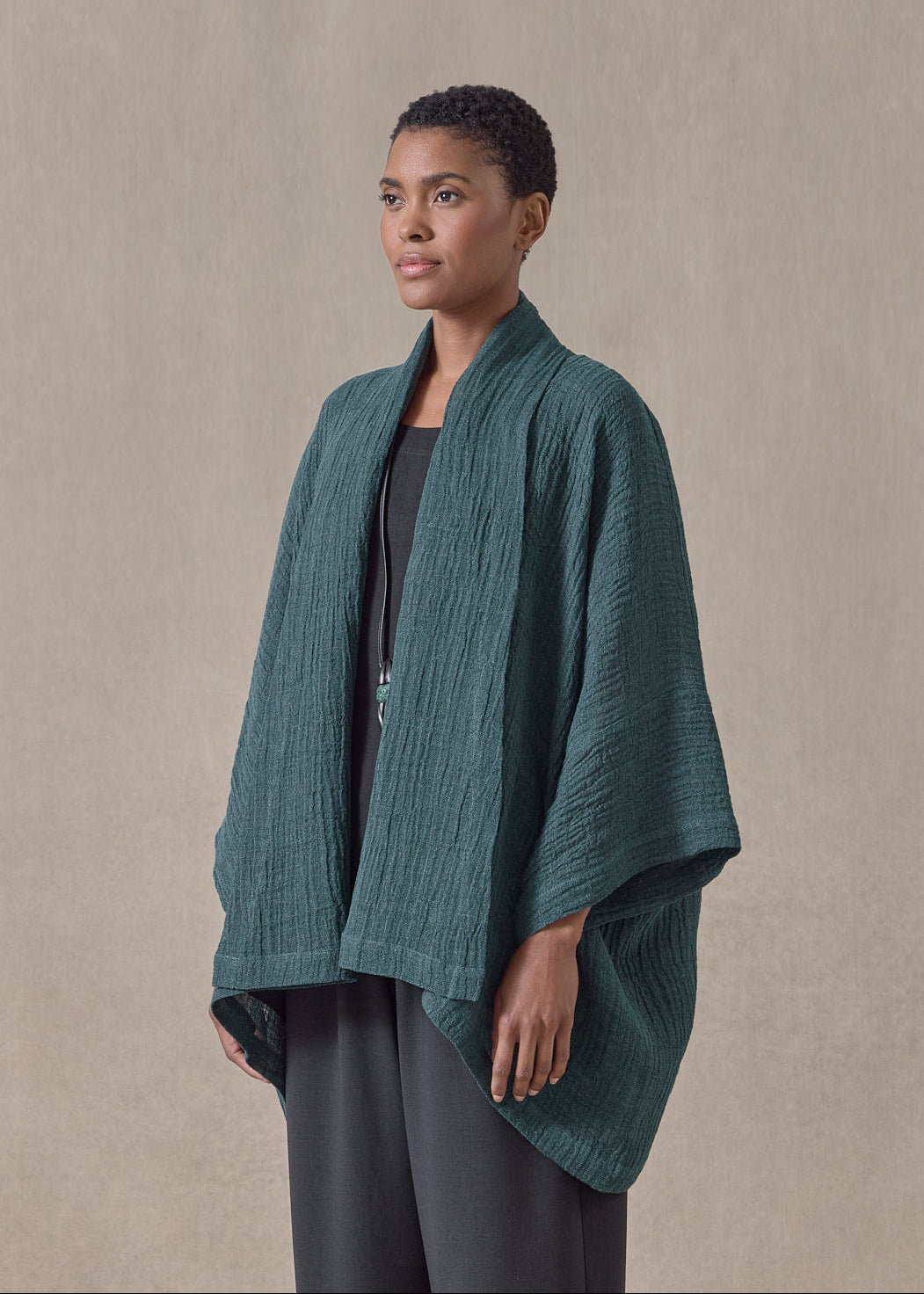 linen gauze wide short sleeve scrunch shawl collar jacket - mid plus (tealgreen)