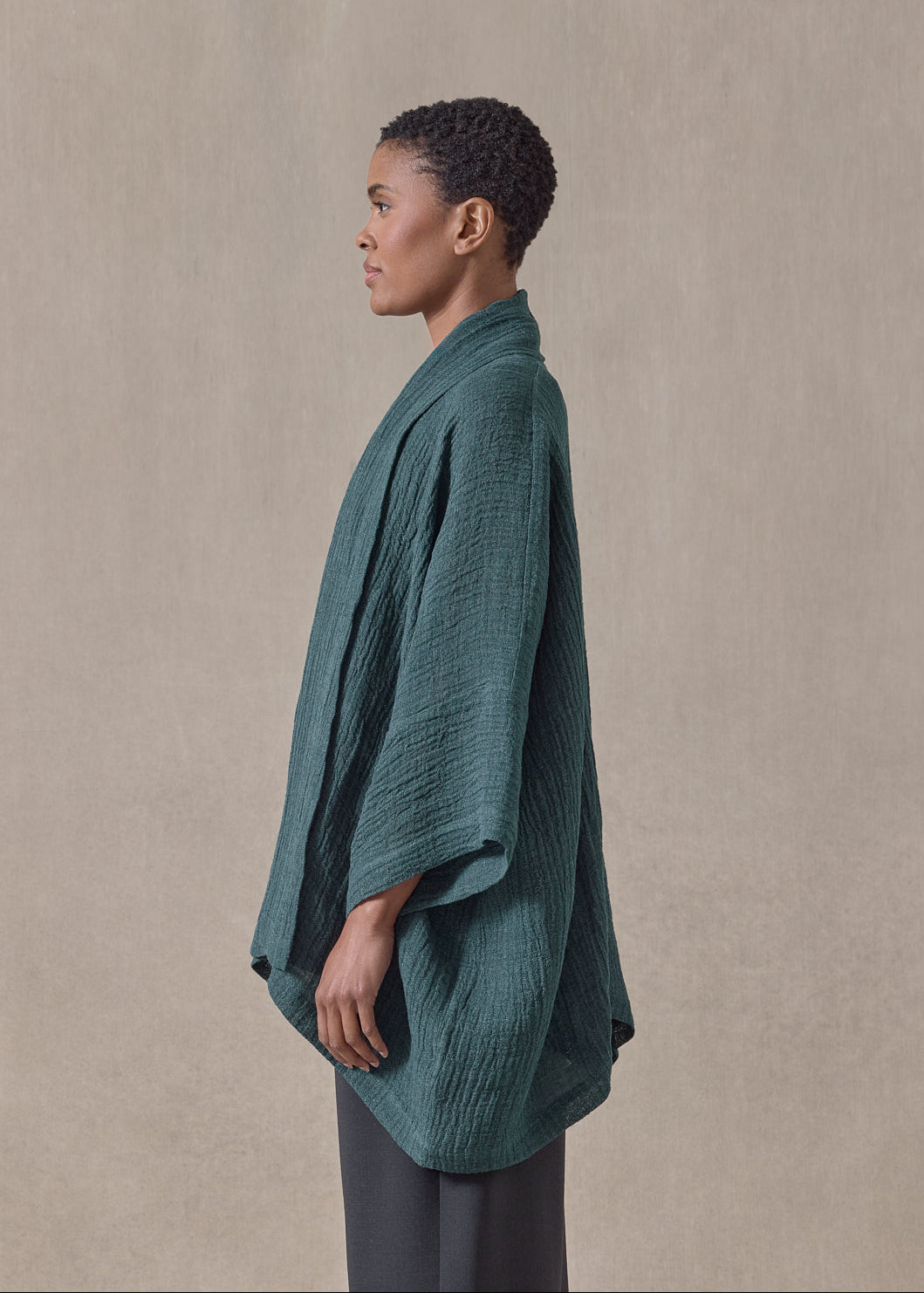 linen gauze wide short sleeve scrunch shawl collar jacket - mid plus (tealgreen)