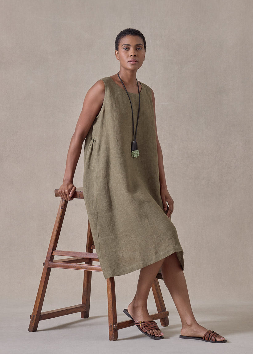 linen 3/4 length side pleated sleeveless dress