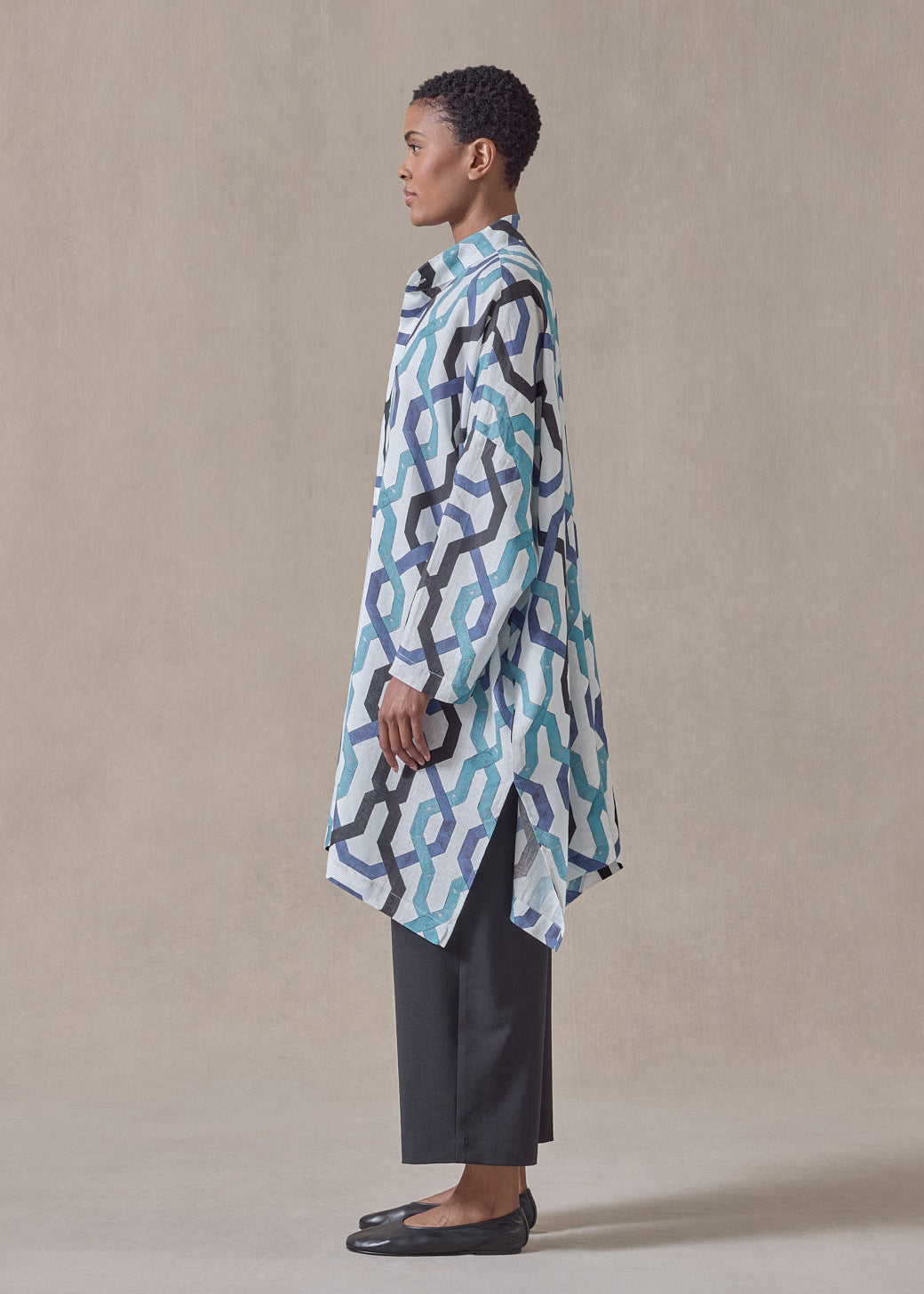 handkerchief linen wide collarless shirt - very long with slits (blues)