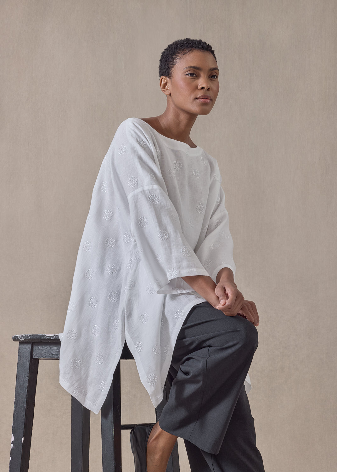 embroidered linen dps scoop neck 3/4 sleeve top - mid plus (white)