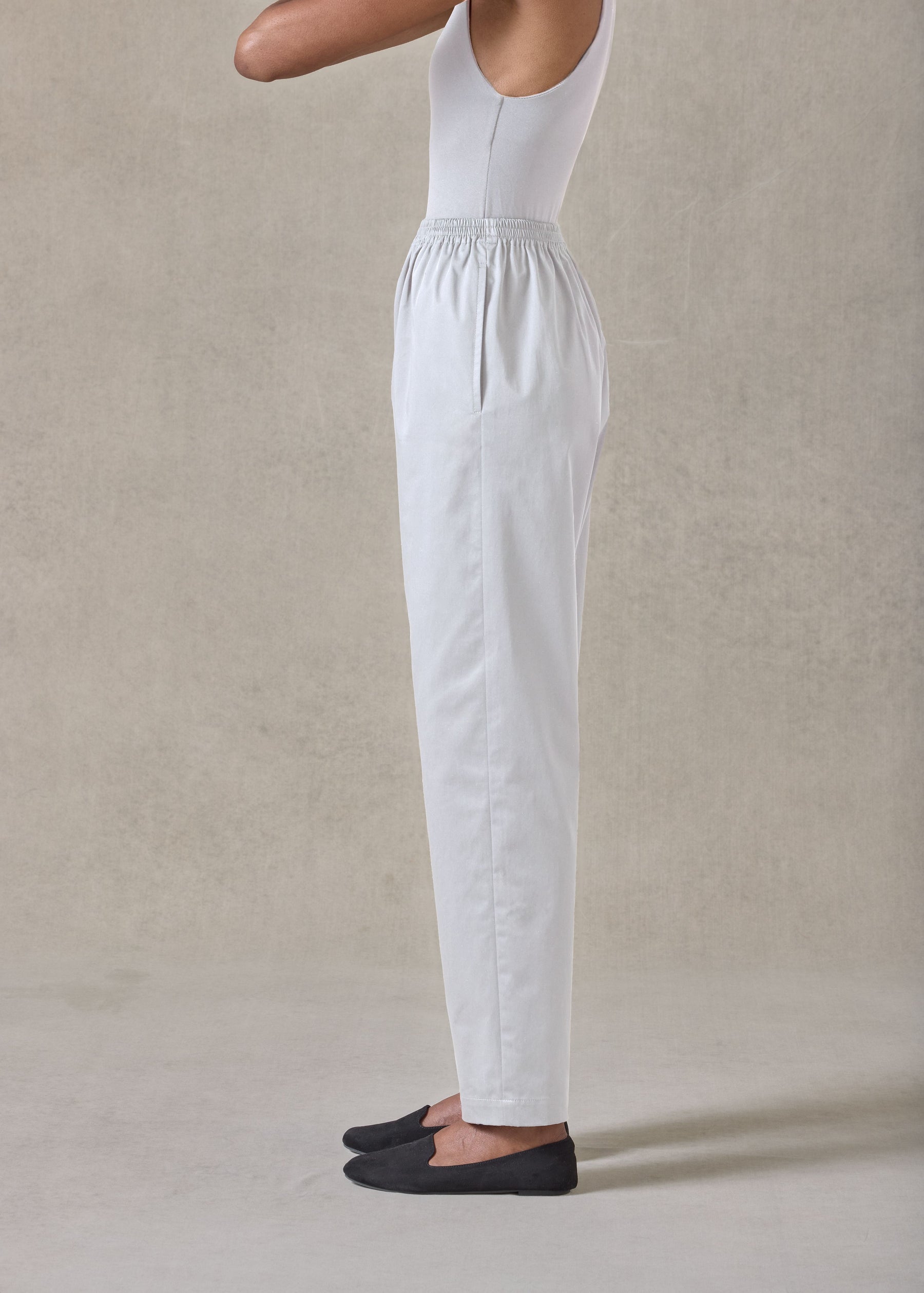 cotton stretch tapered regular trouser (white)