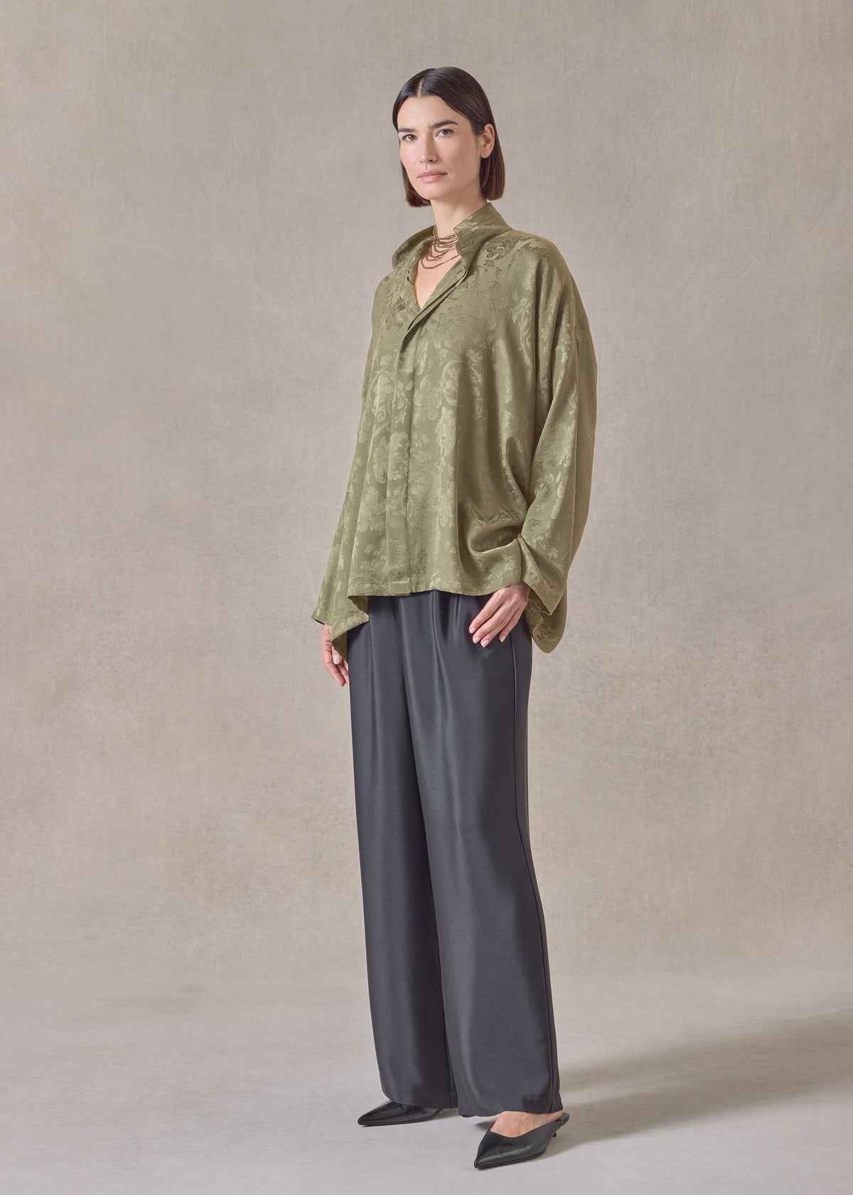 silk wide a-line double stand collar shirt - mid plus (olive)