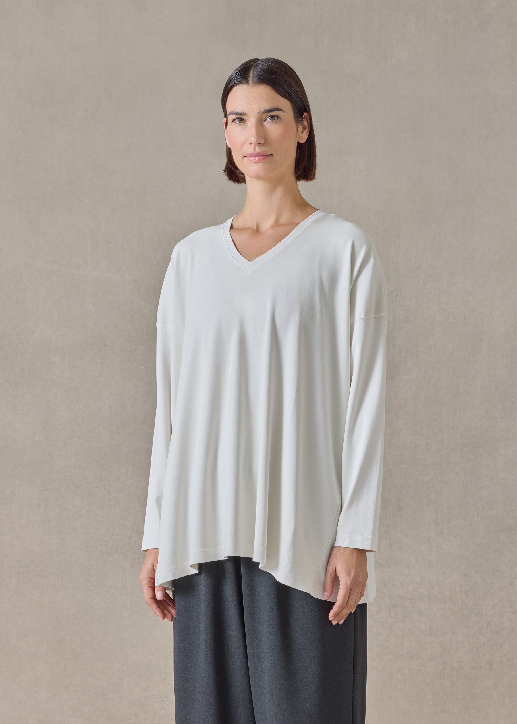 cotton jersey side panelled V neck t-shirt - long (oatpale)