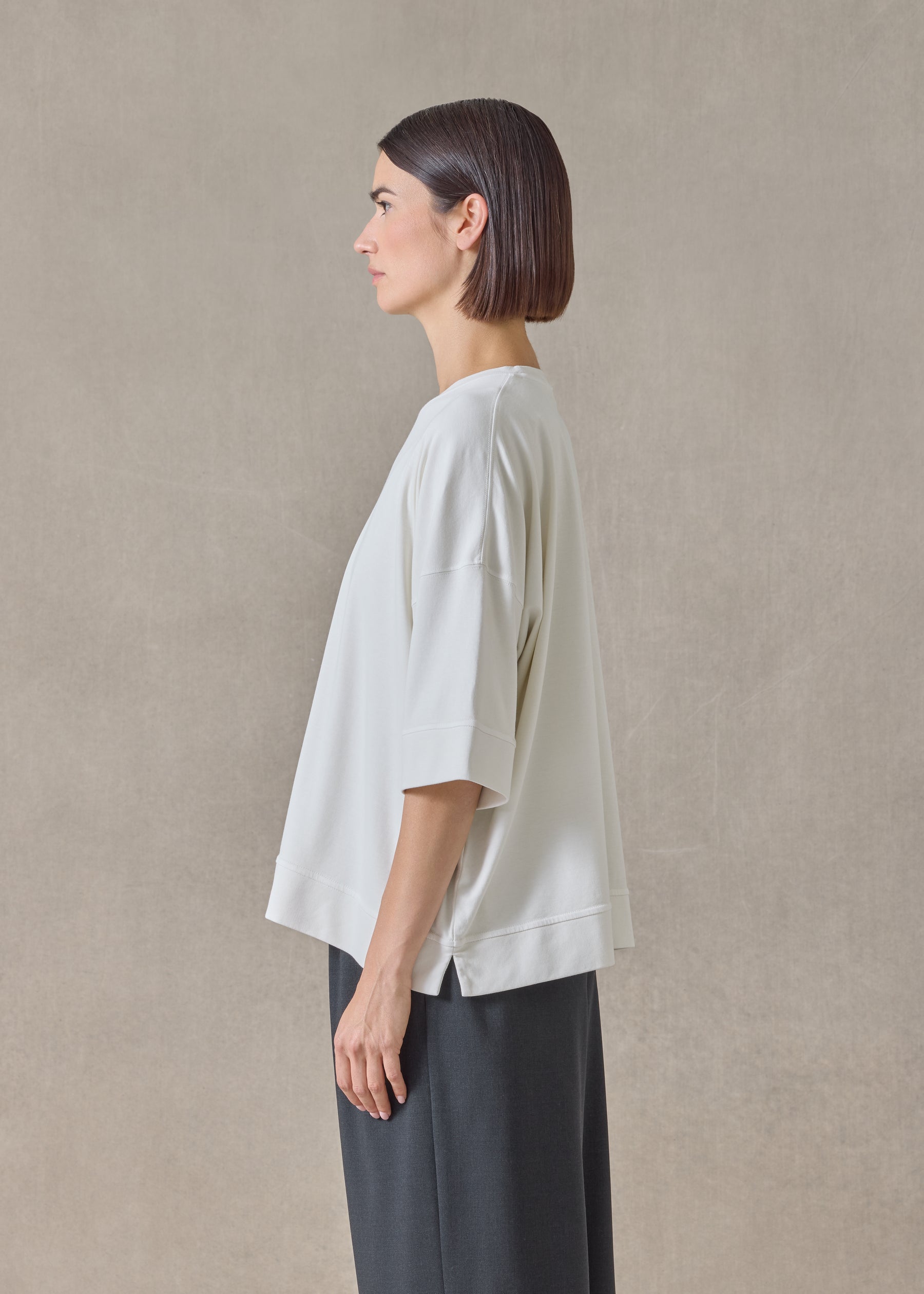 cotton jersey round neck 3/4 sleeve top with hembands - mid plus (oatpale)