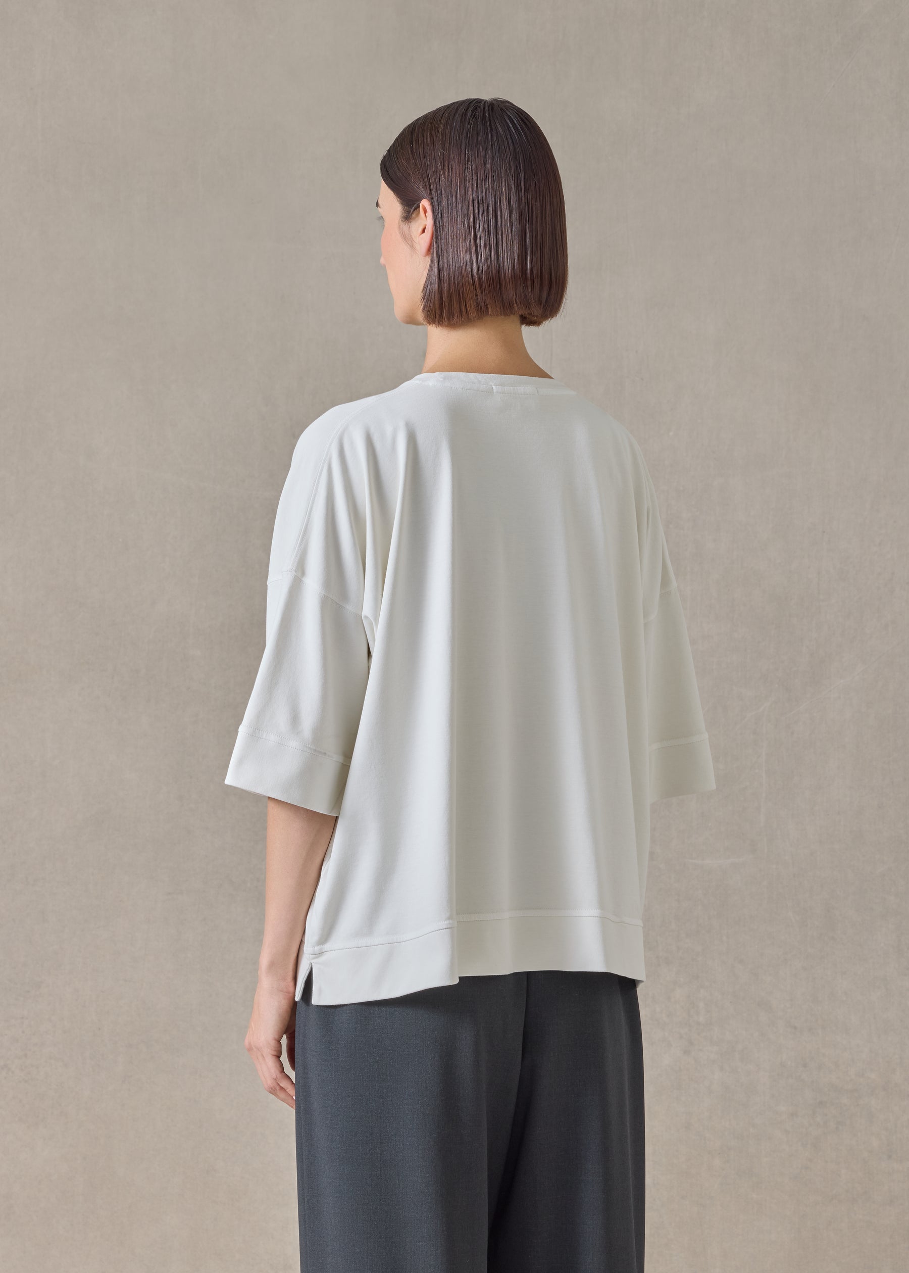 cotton jersey round neck 3/4 sleeve top with hembands - mid plus (oatpale)