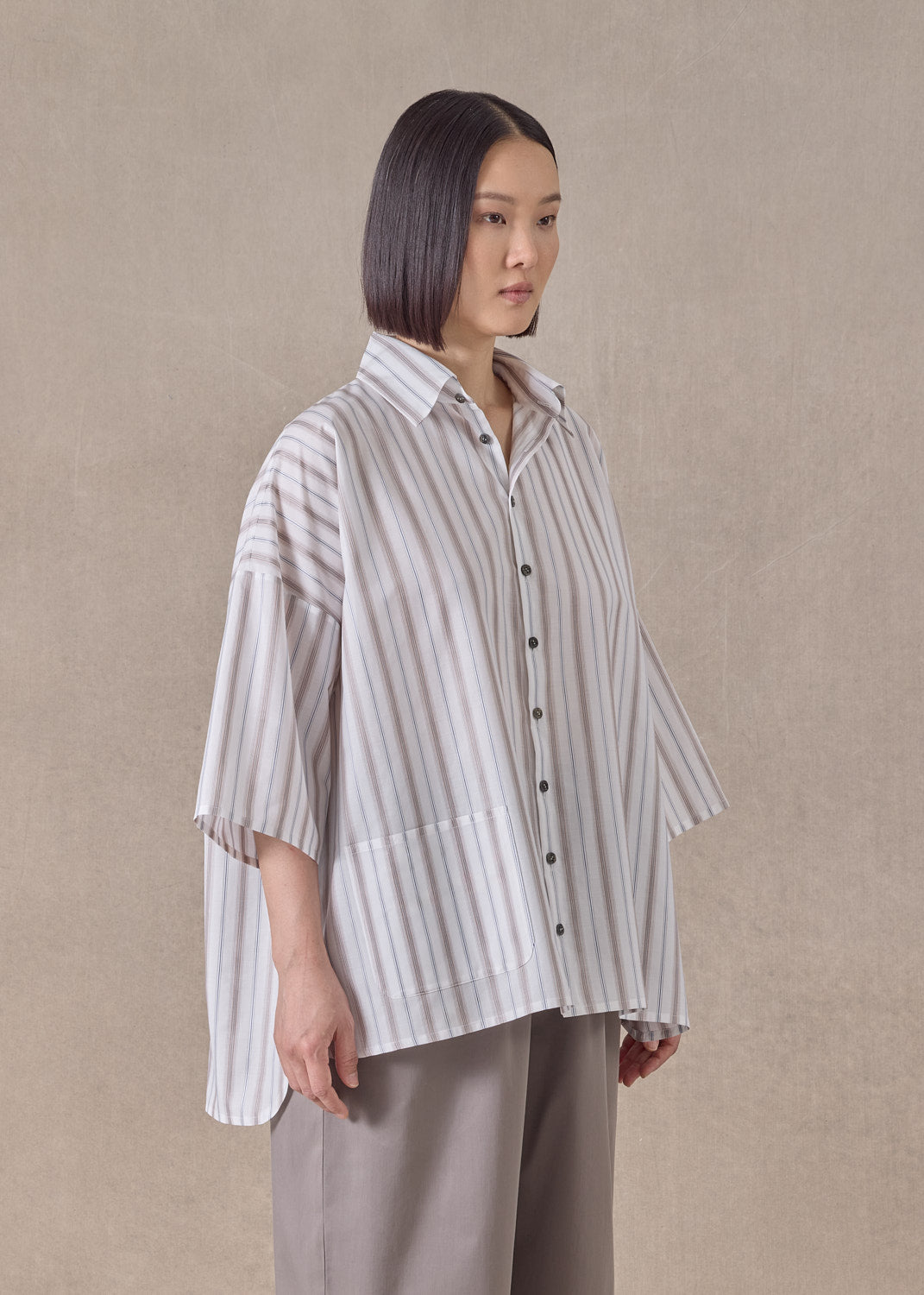 cotton sloped shoulder wide a-line short sleeve shirt with collar - mid plus (greyblue)