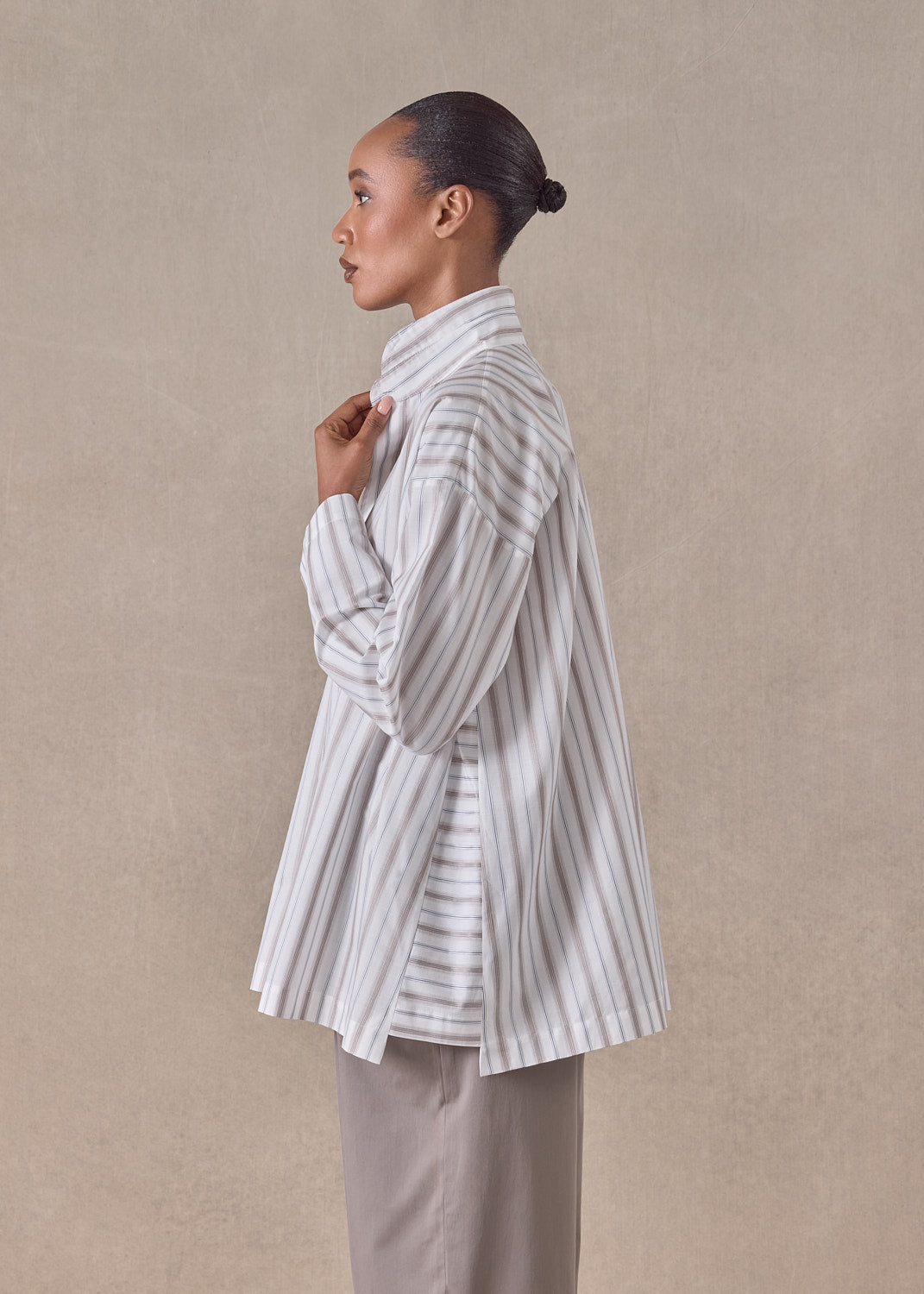 cotton slim a-line shirt with double stand collar and stepped insert - long (greyblue)