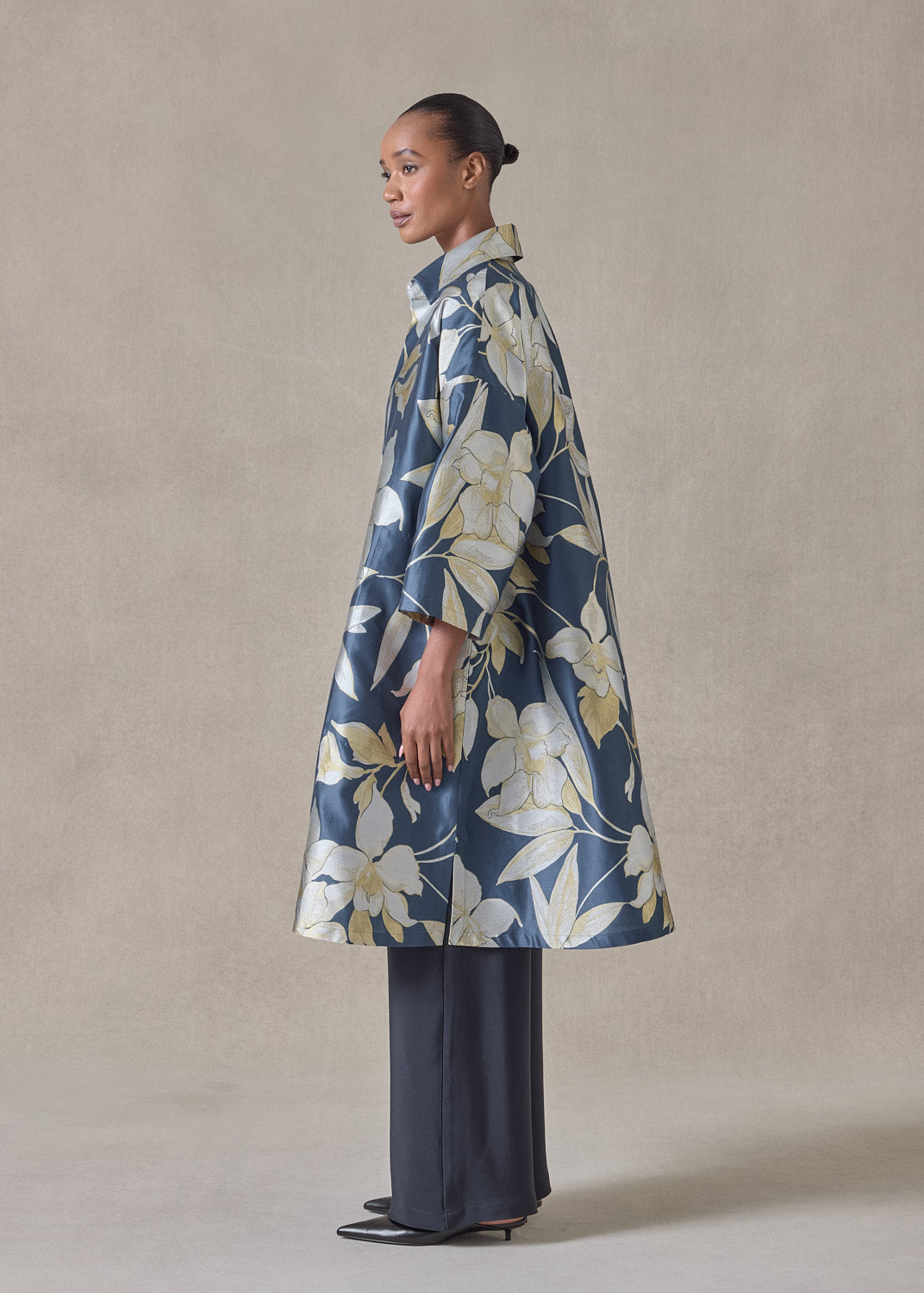 silk mix sloped shoulder wide a-line open jacket with collar - 3/4 length (bluegold)