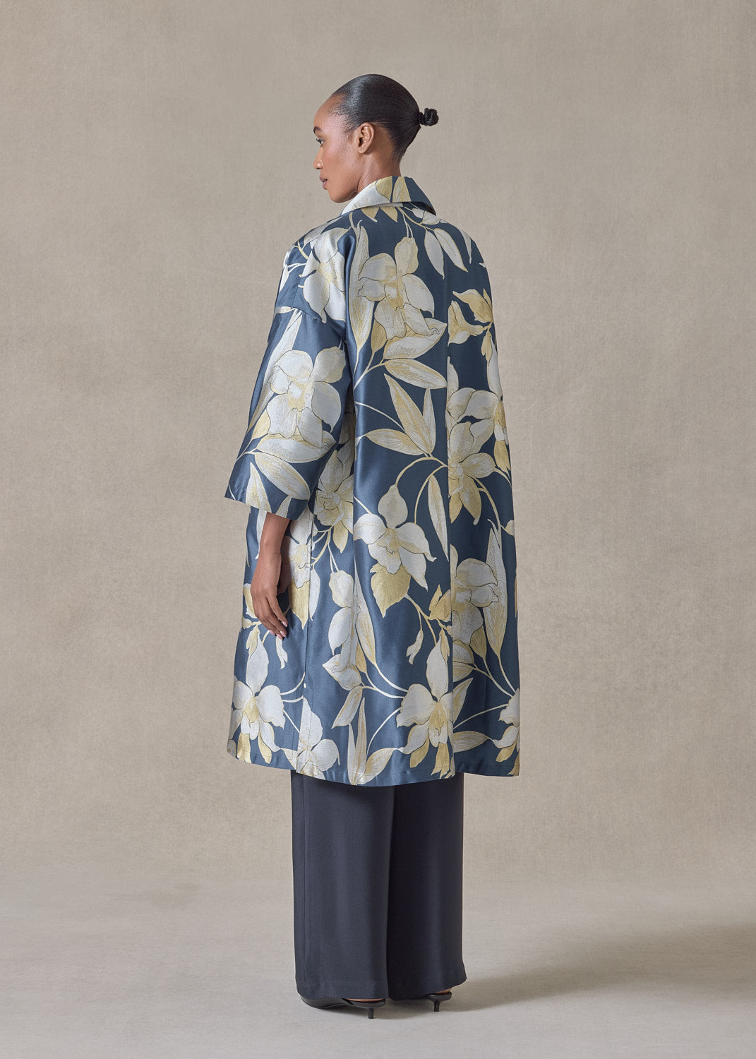 silk mix sloped shoulder wide a-line open jacket with collar - 3/4 length (bluegold)