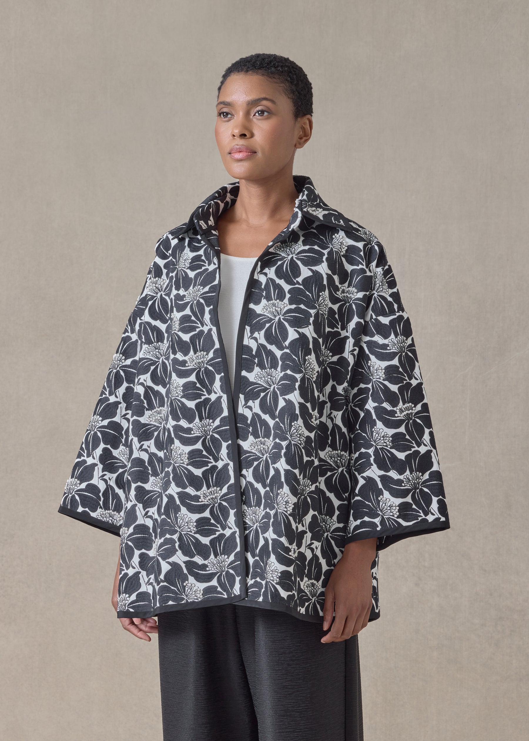 sloped shoulder wide a-line open jacket with collar - long (black)