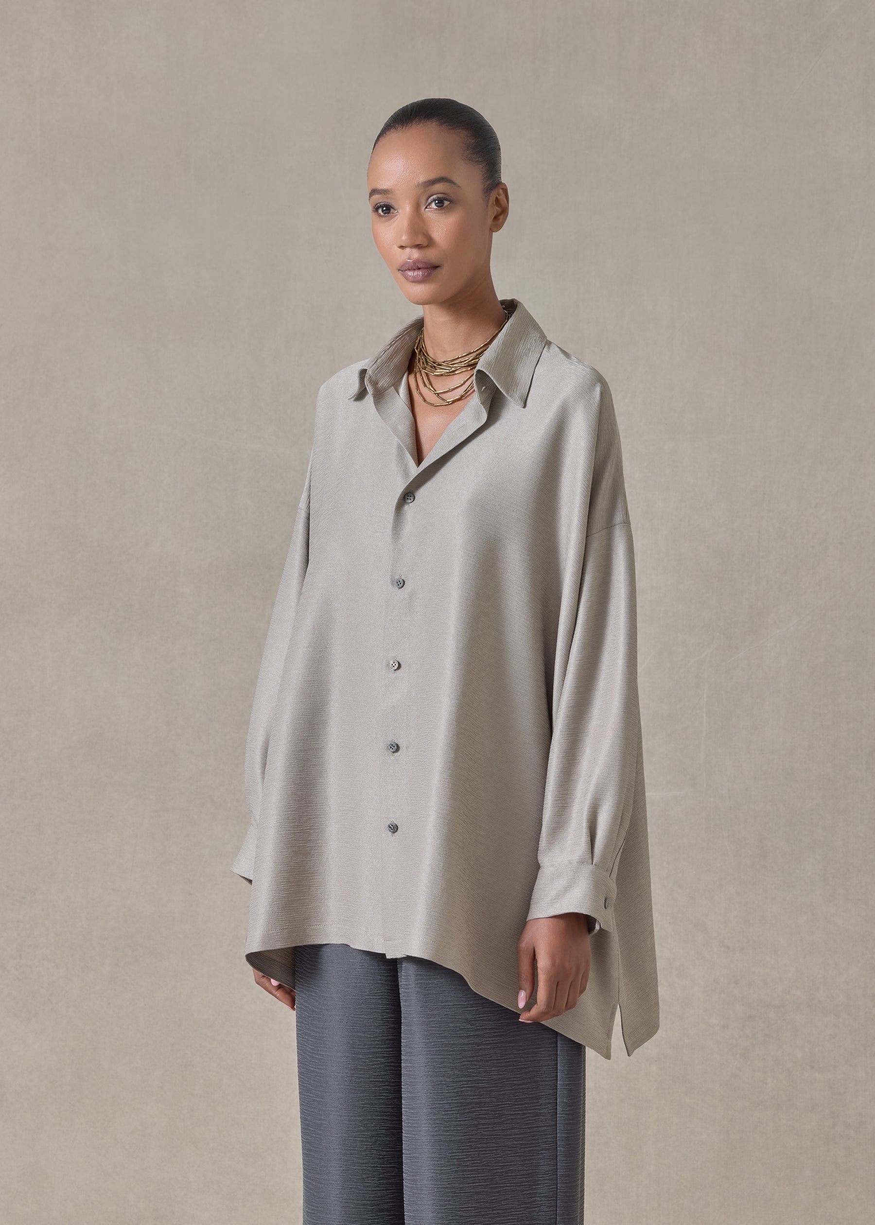 midweight silk plissé wide a-line shirt with collar - long (stone)