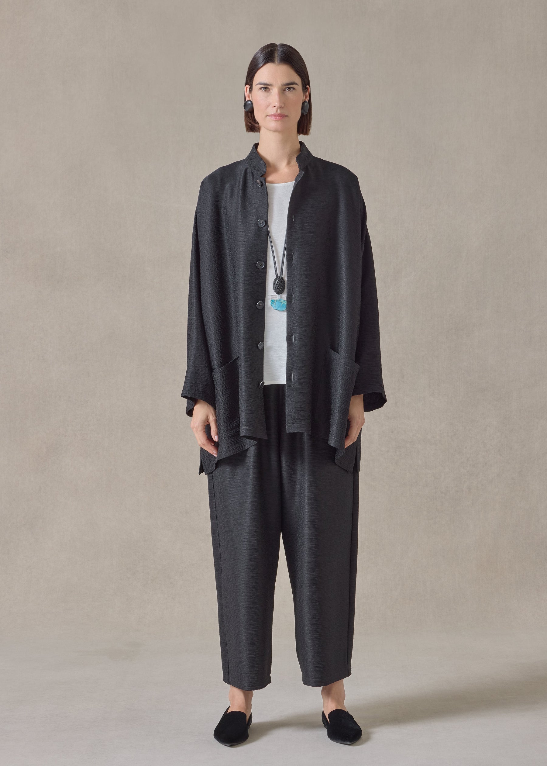 midweight silk plissé wide a-line mandarin jacket - long (black)