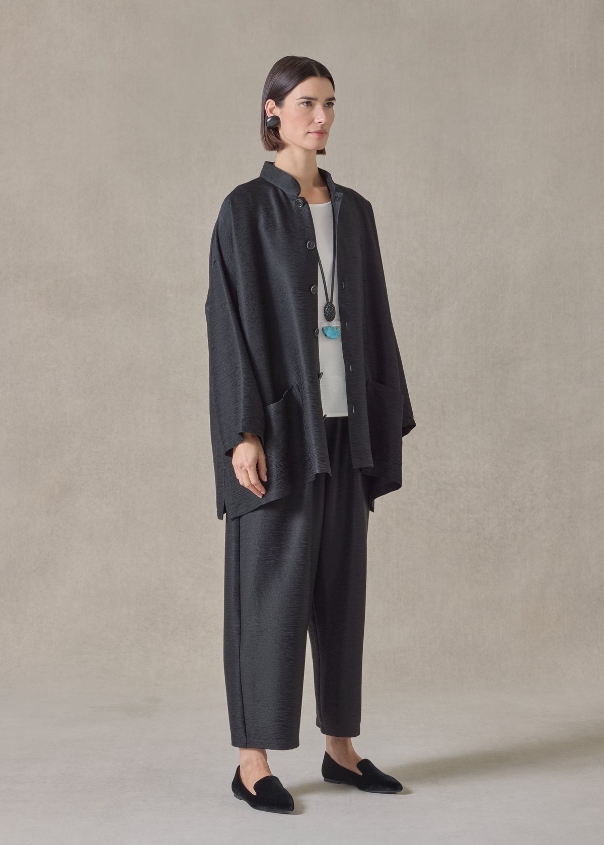 midweight silk plissé wide a-line mandarin jacket - long (black)