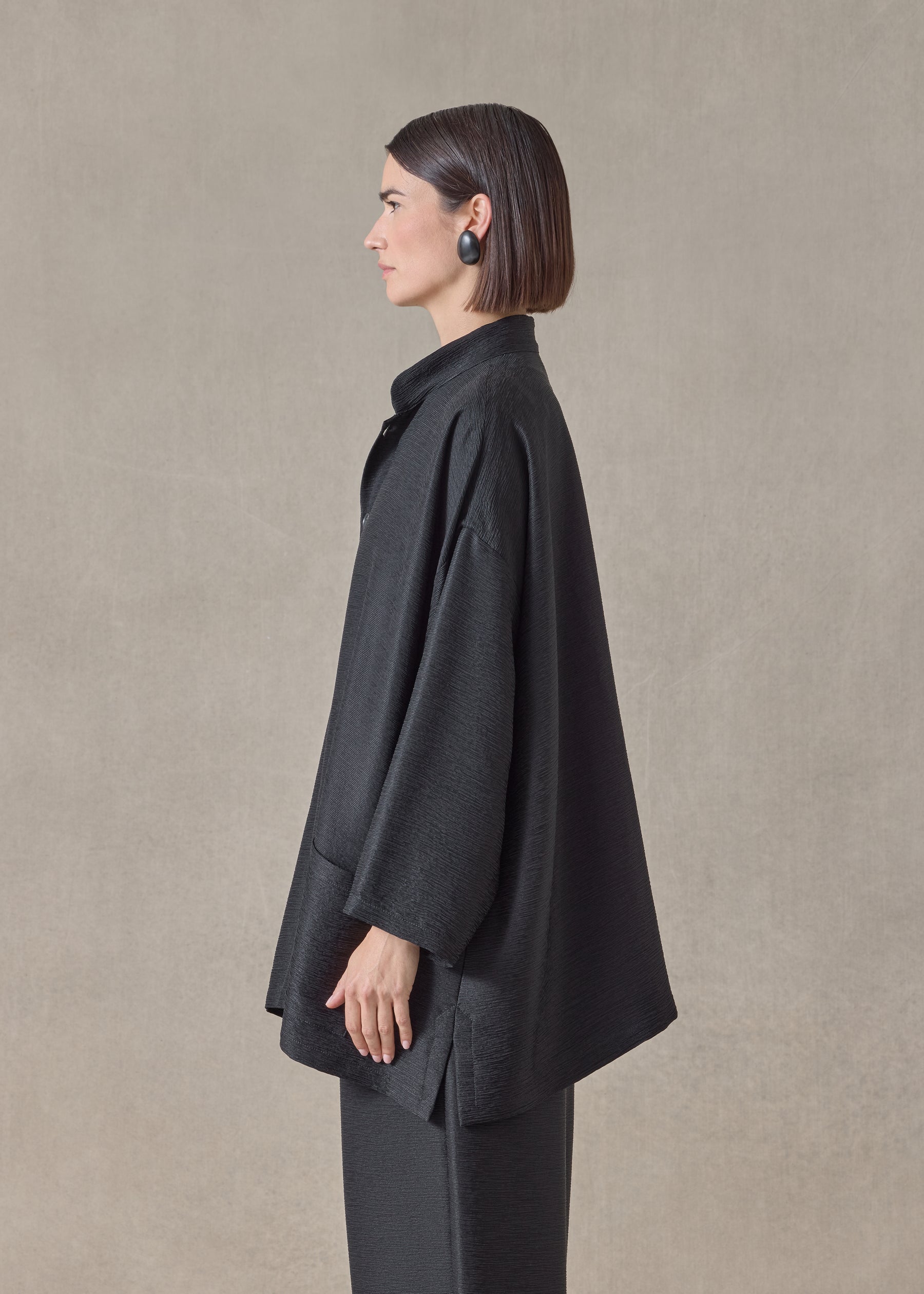 midweight silk plissé wide a-line mandarin jacket - long (black)